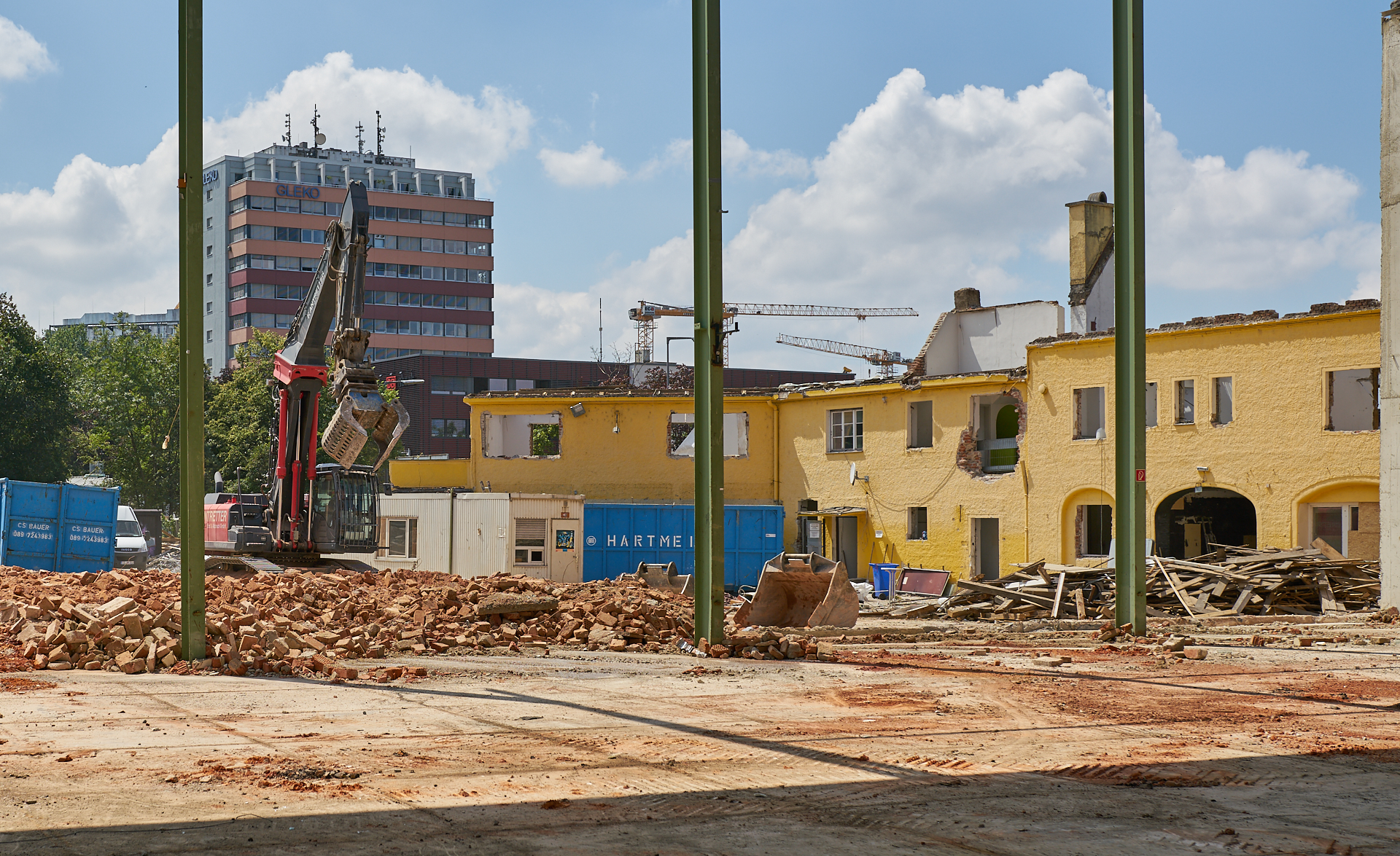 12.07.2018 - Das WERKSVIERTEL mit dem ATLAS-Gebäude im Aufbau