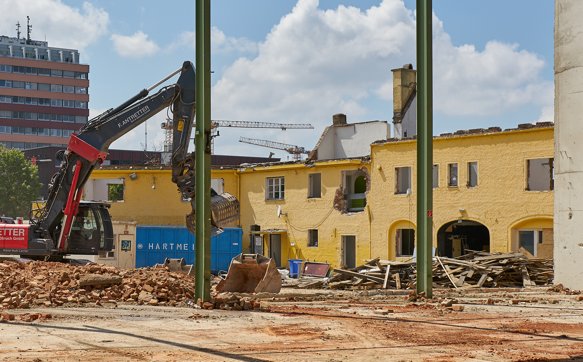 12.07.2018 - Das WERKSVIERTEL mit dem ATLAS-Gebäude im Aufbau