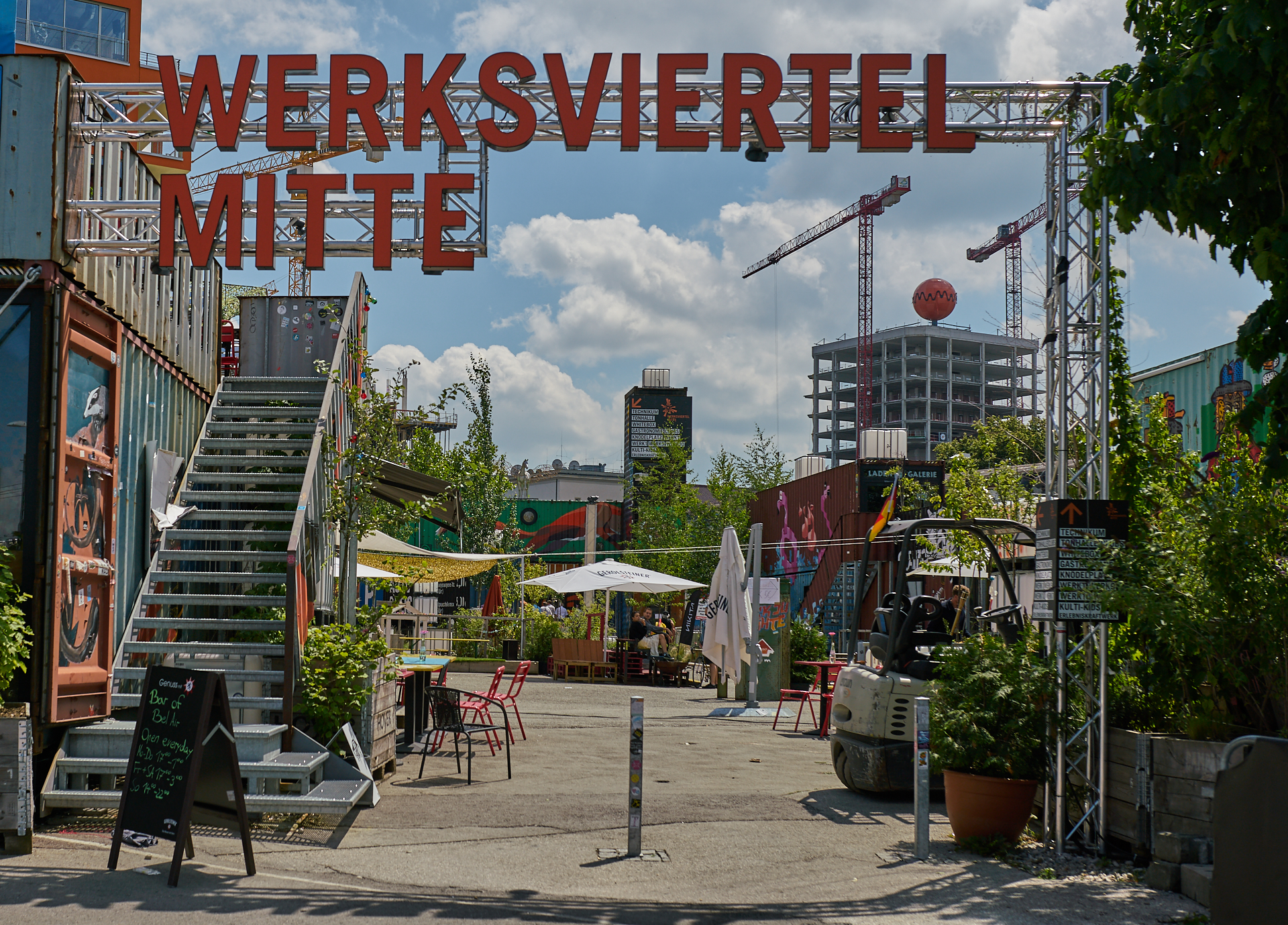 12.07.2018 - Das WERKSVIERTEL mit dem ATLAS-Gebäude im Aufbau