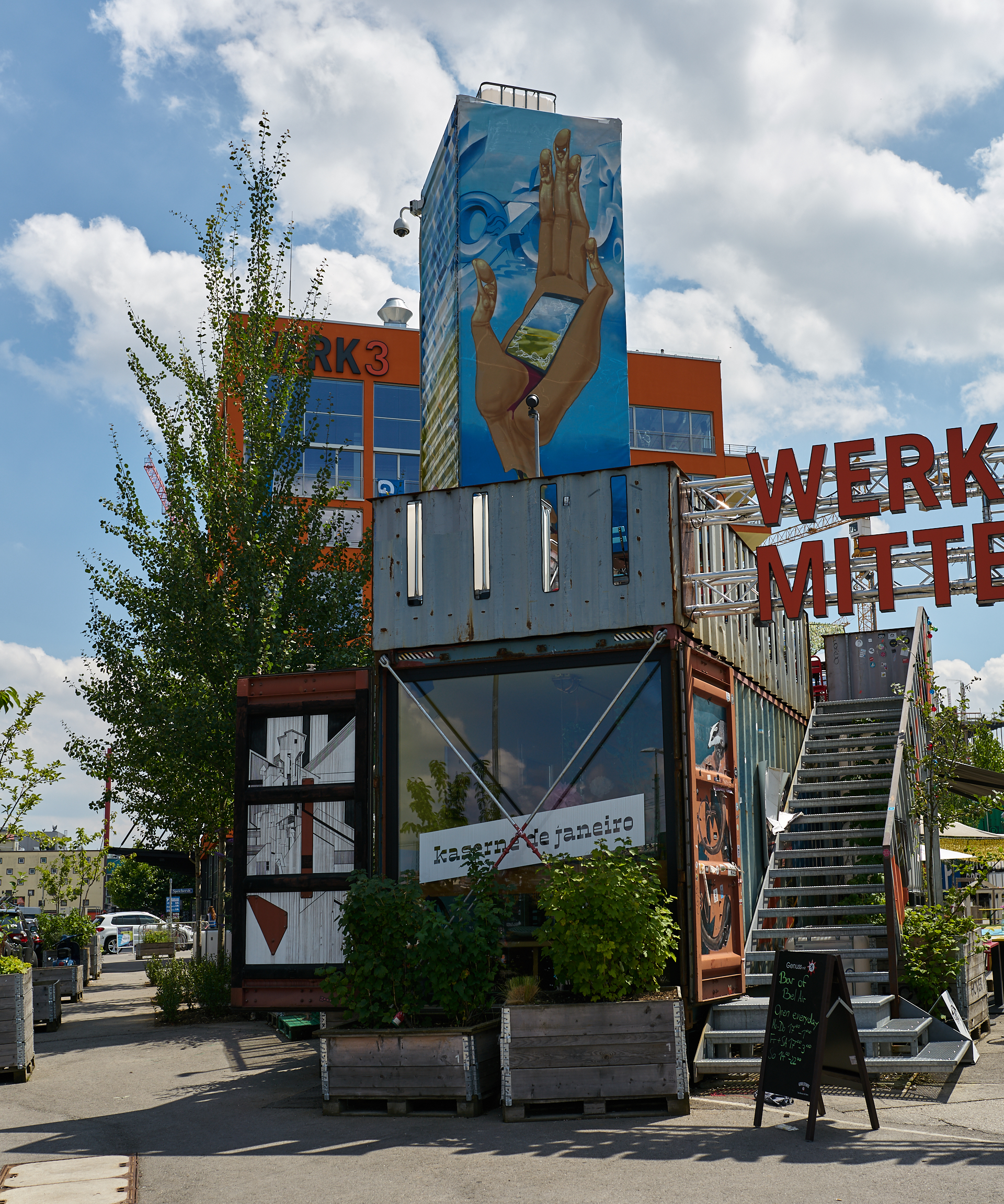 12.07.2018 - Das WERKSVIERTEL mit dem ATLAS-Gebäude im Aufbau