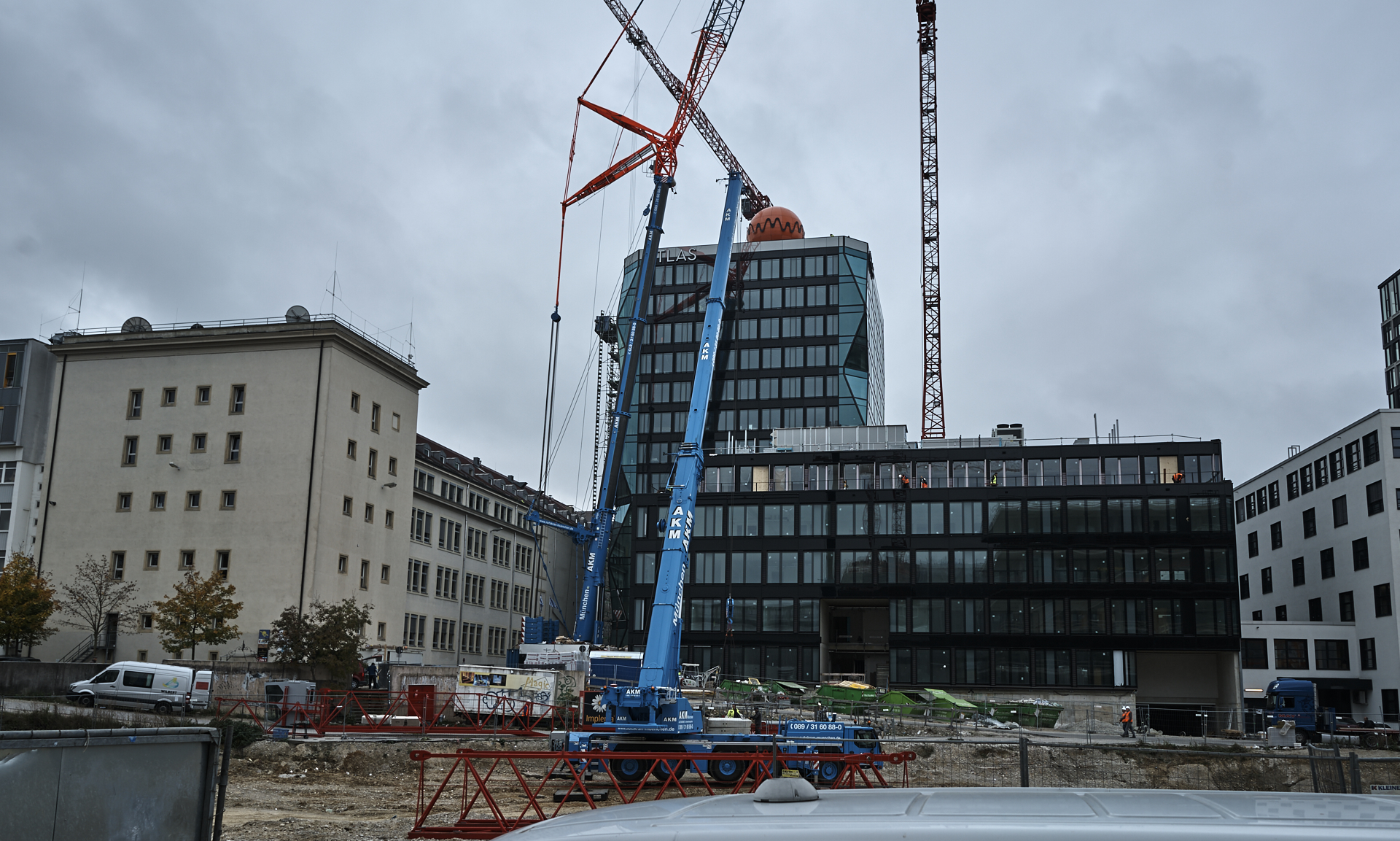 #Kunspark Ost, #ATLAS, #Kranabbau, #Baustelle, #Atlas Bürokomplex, #Allianz,