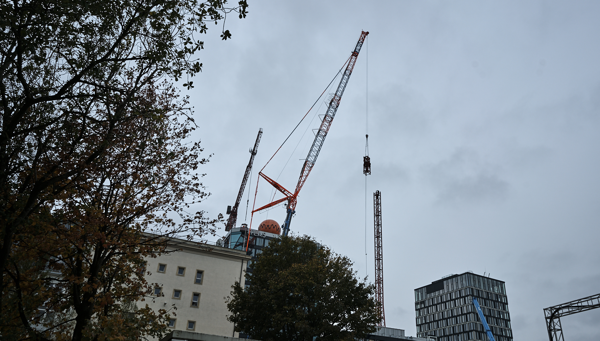 #Kunspark Ost, #ATLAS, #Kranabbau, #Baustelle, #Atlas Bürokomplex, #Allianz,