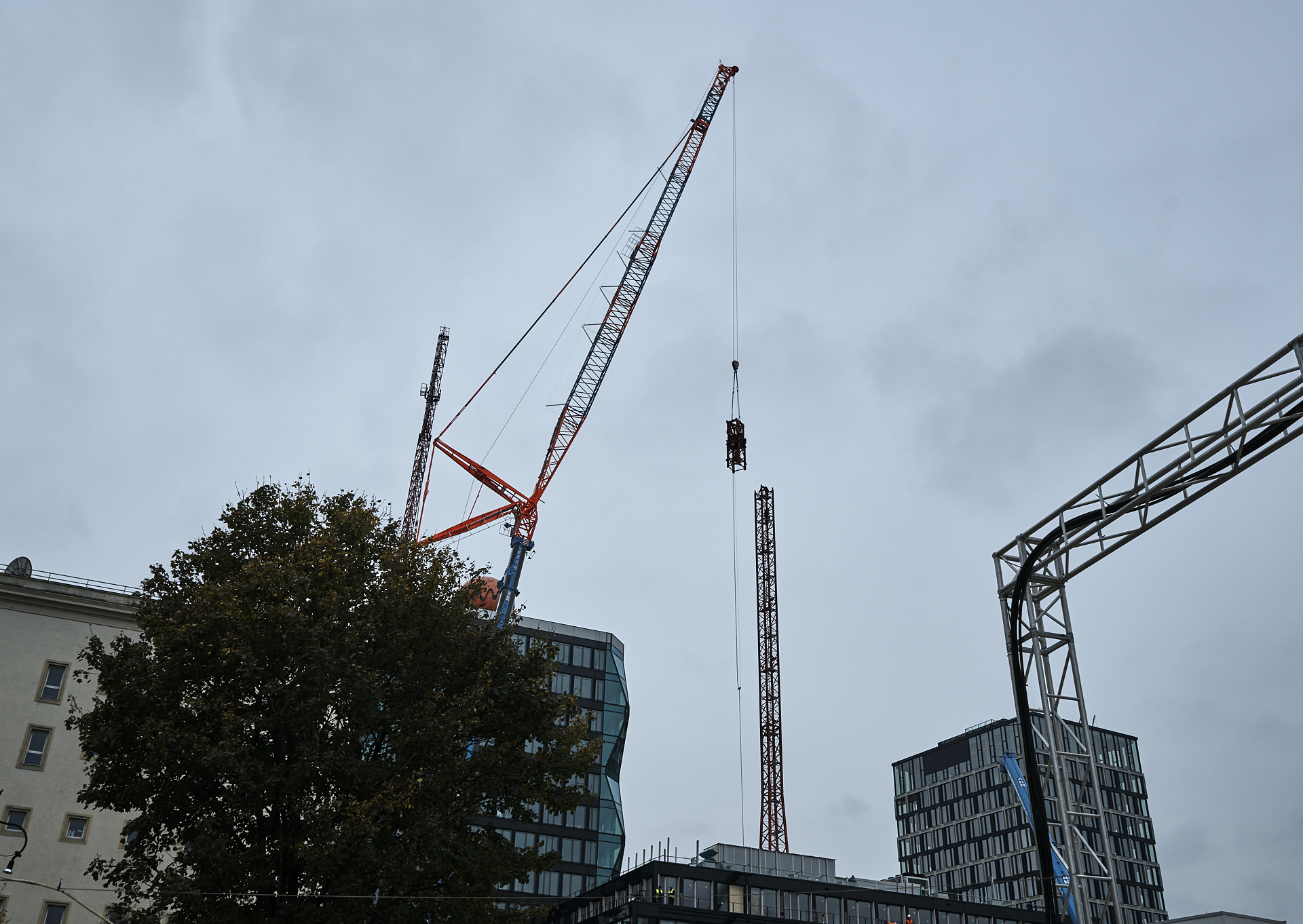 #Kunspark Ost, #ATLAS, #Kranabbau, #Baustelle, #Atlas Bürokomplex, #Allianz,