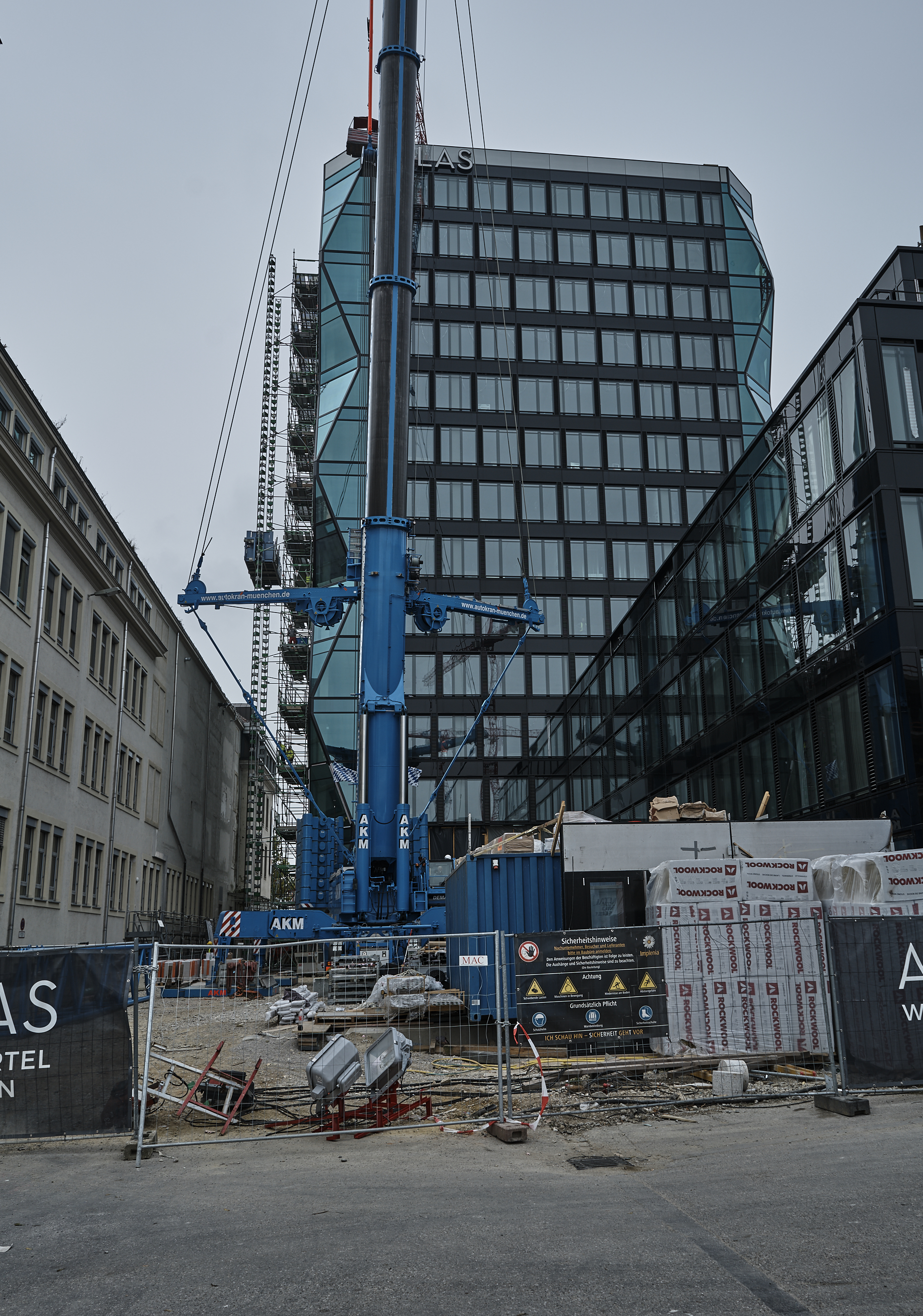 #Kunspark Ost, #ATLAS, #Kranabbau, #Baustelle, #Atlas Bürokomplex, #Allianz,