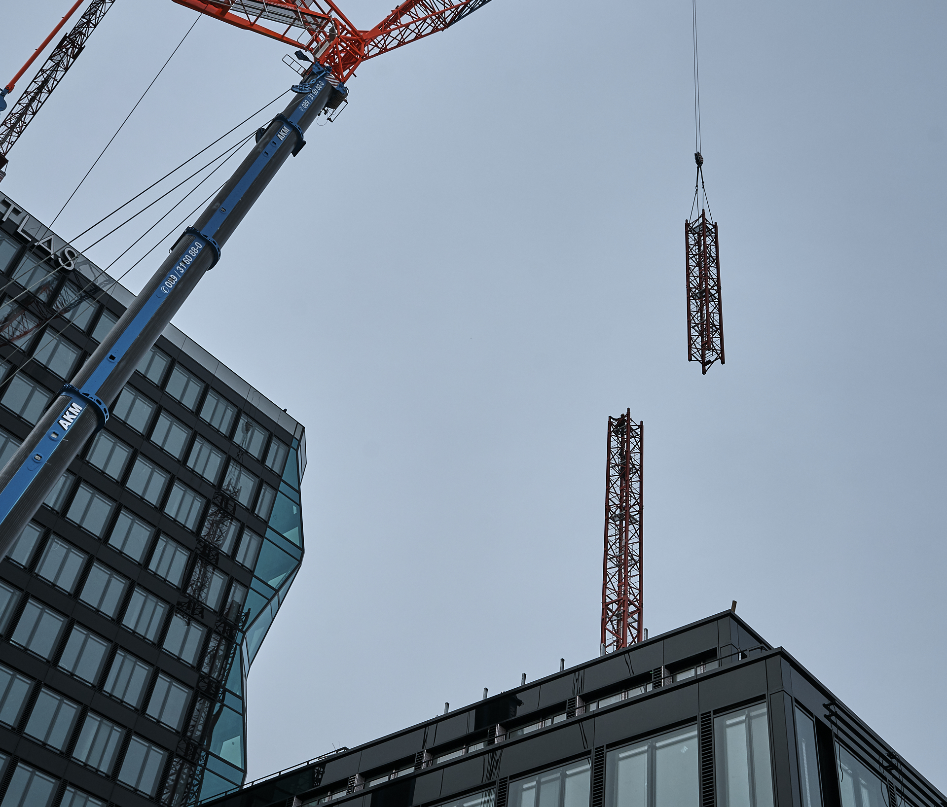 #Kunspark Ost, #ATLAS, #Kranabbau, #Baustelle, #Atlas Bürokomplex, #Allianz,
