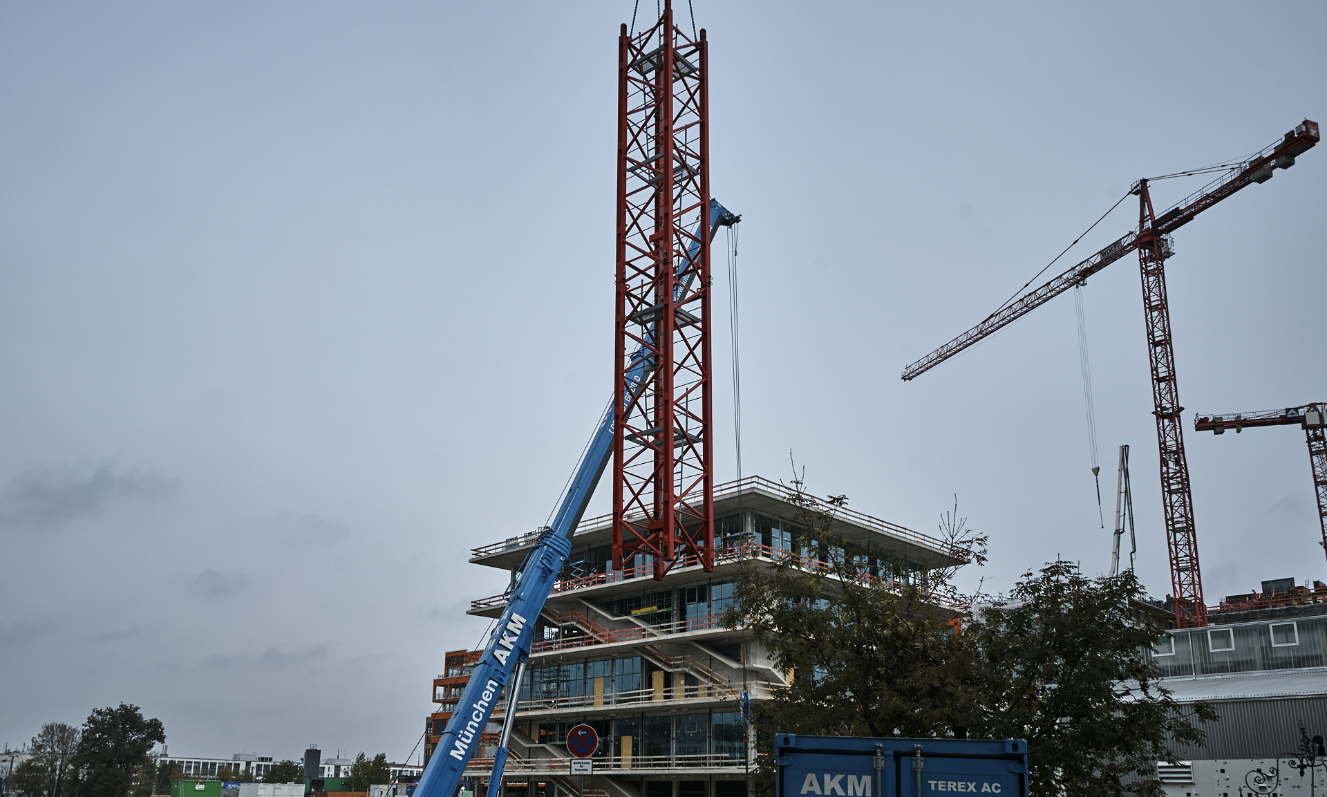 #Kunspark Ost, #ATLAS, #Kranabbau, #Baustelle, #Atlas Bürokomplex, #Allianz,