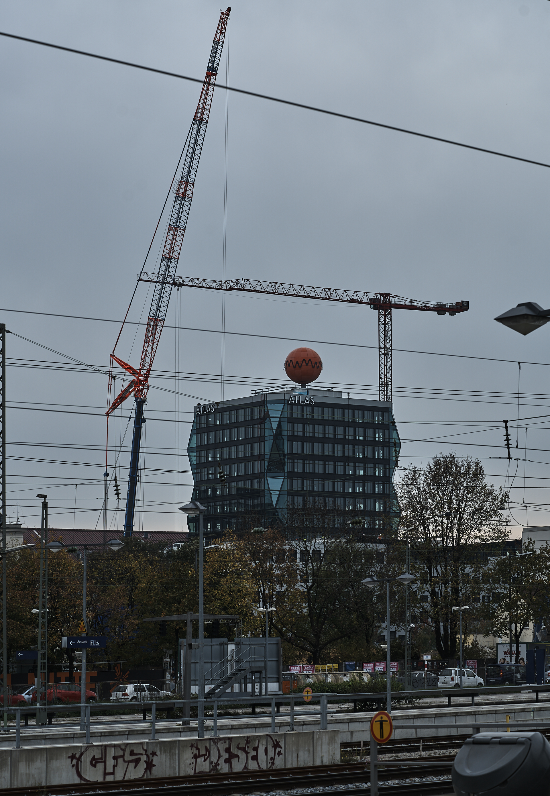 #Kunspark Ost, #ATLAS, #Kranabbau, #Baustelle, #Atlas Bürokomplex, #Allianz,
