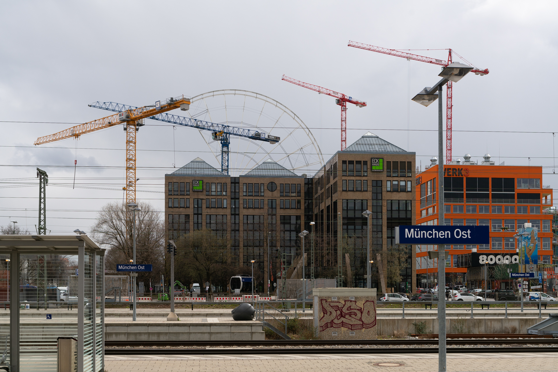 2019-03-18 - Das Riesenrad im Werksviertel-Mitte im Aufbau
