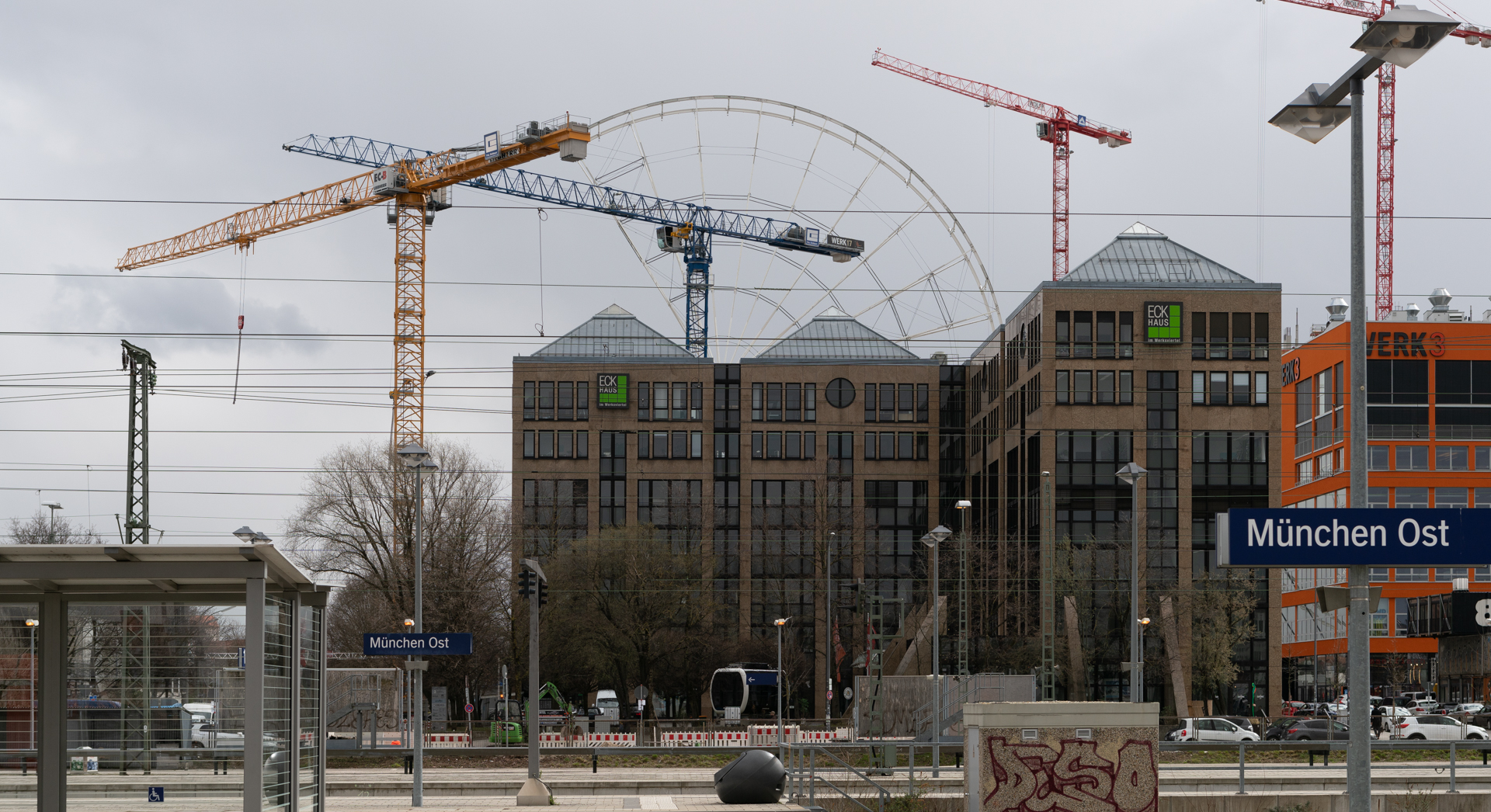 2019-03-18 - Das Riesenrad im Werksviertel-Mitte im Aufbau