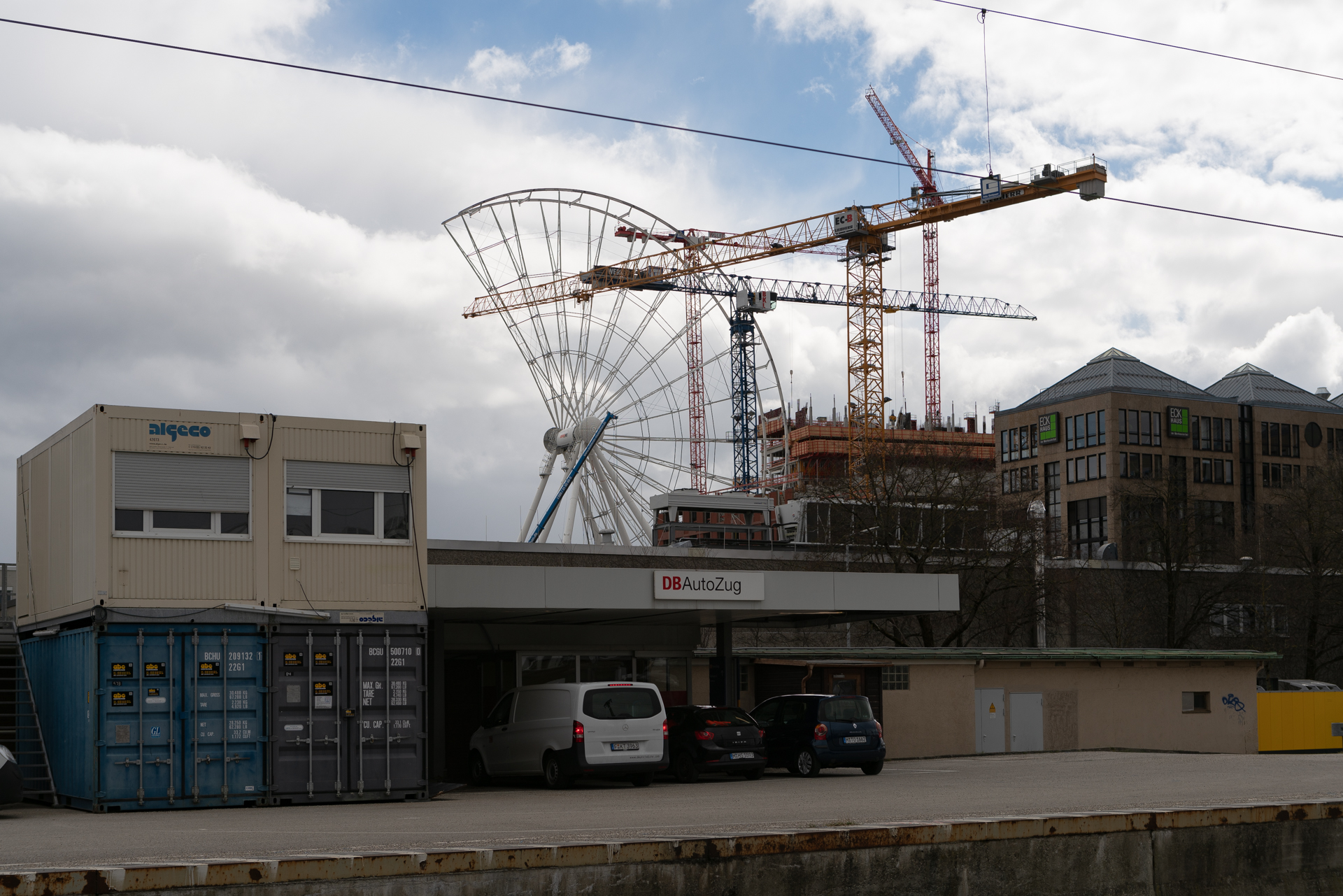 2019-03-18 - Das Riesenrad im Werksviertel-Mitte im Aufbau