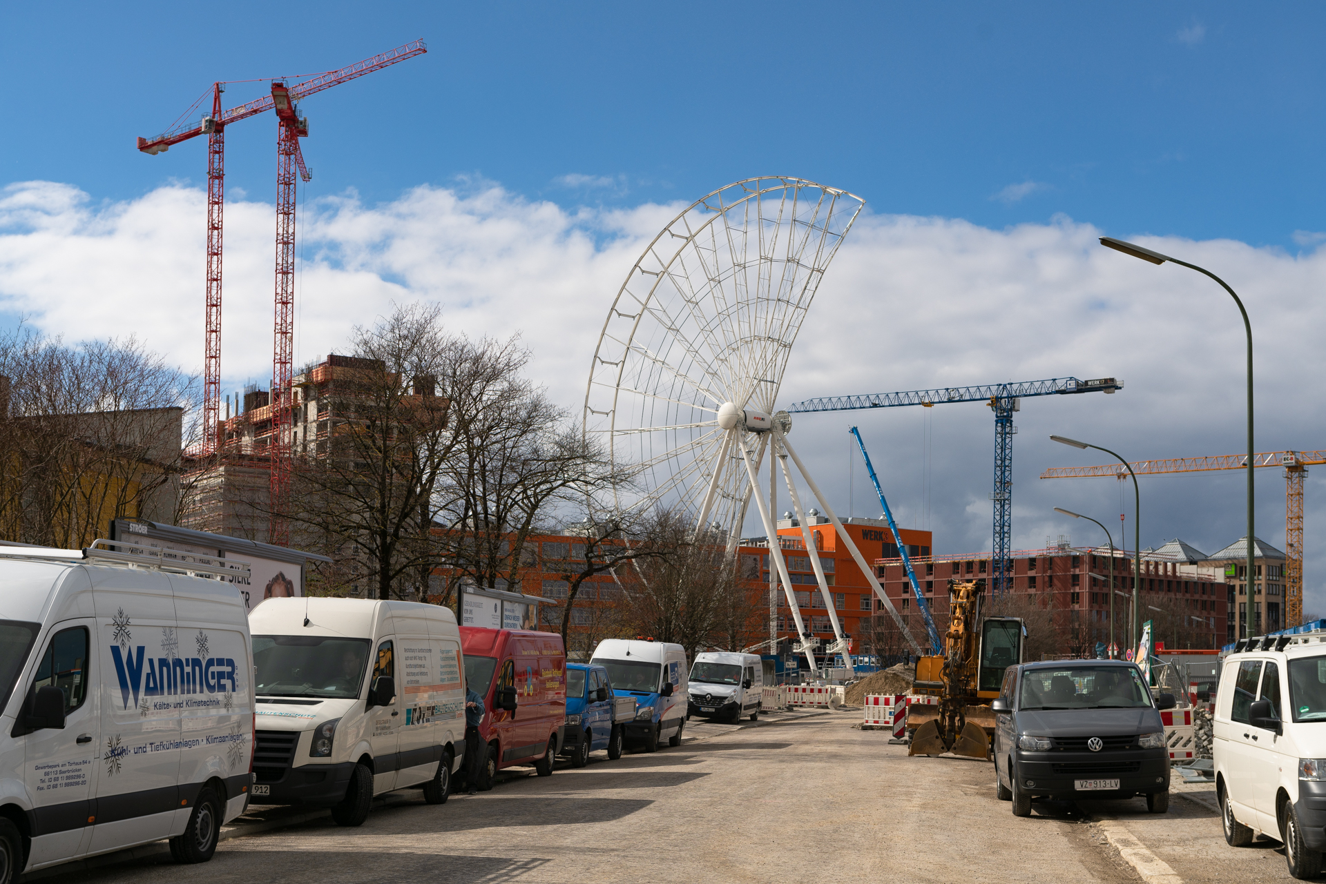 2019-03-18 - Das Riesenrad im Werksviertel-Mitte im Aufbau