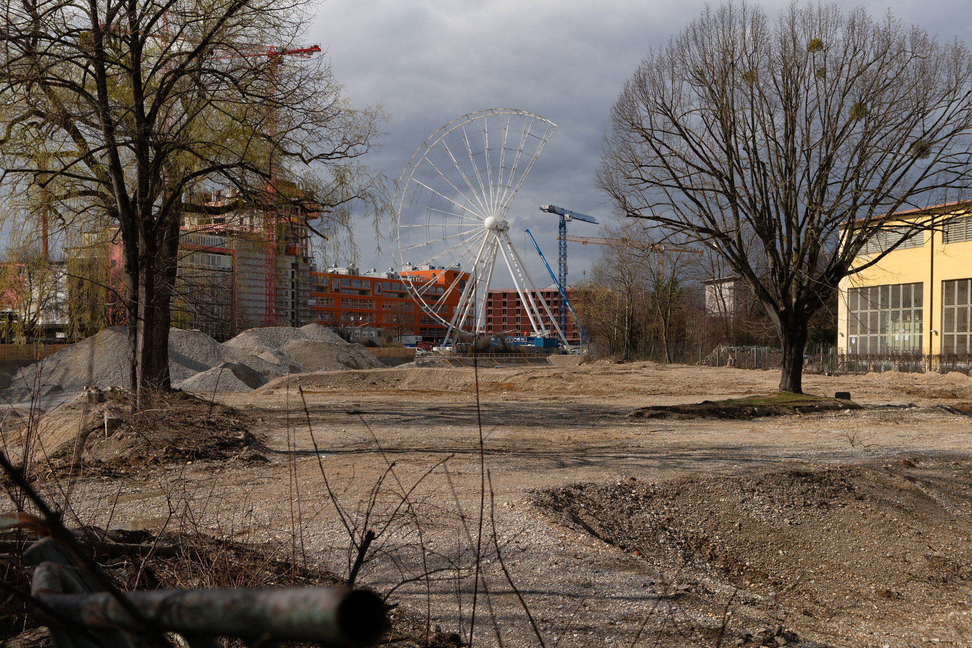 2019-03-18 - Das Riesenrad im Werksviertel-Mitte im Aufbau