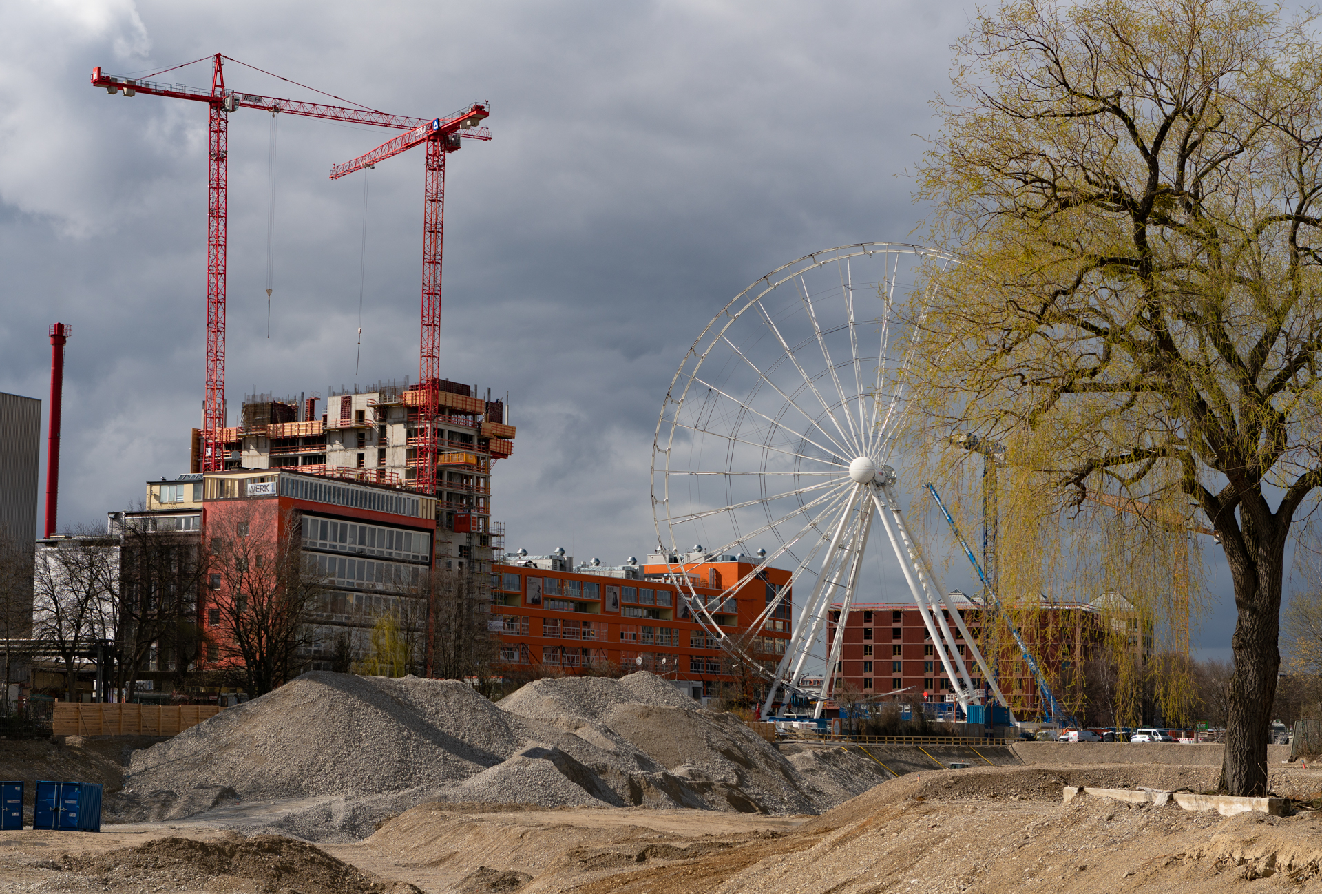 2019-03-18 - Das Riesenrad im Werksviertel-Mitte im Aufbau