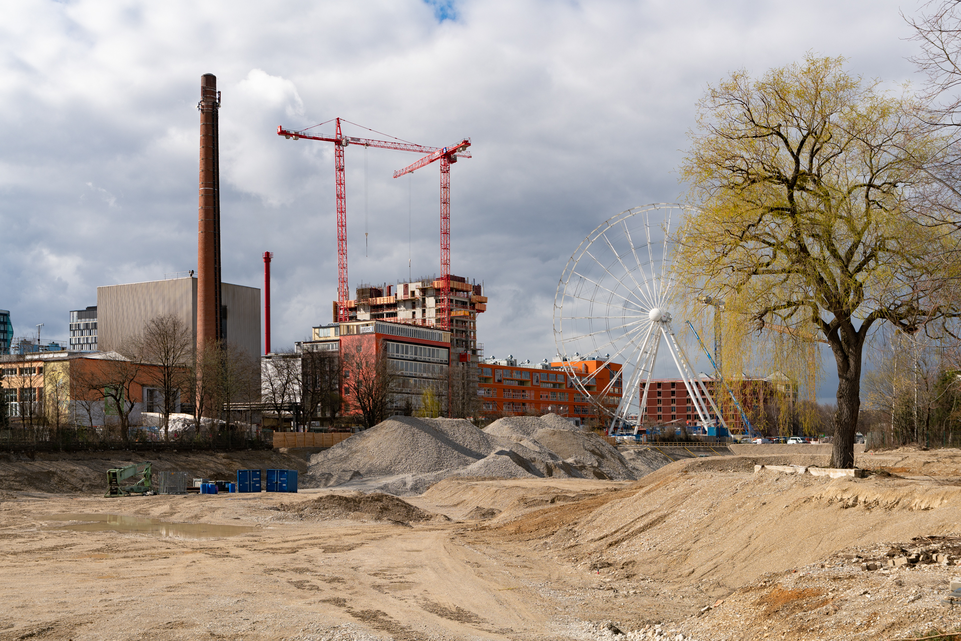 2019-03-18 - Das Riesenrad im Werksviertel-Mitte im Aufbau