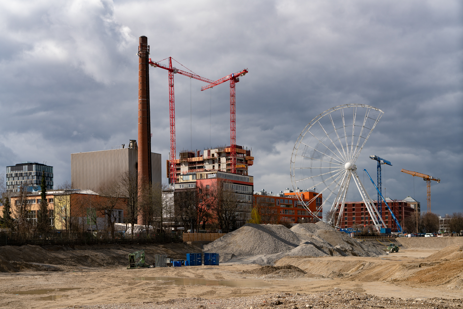 2019-03-18 - Das Riesenrad im Werksviertel-Mitte im Aufbau