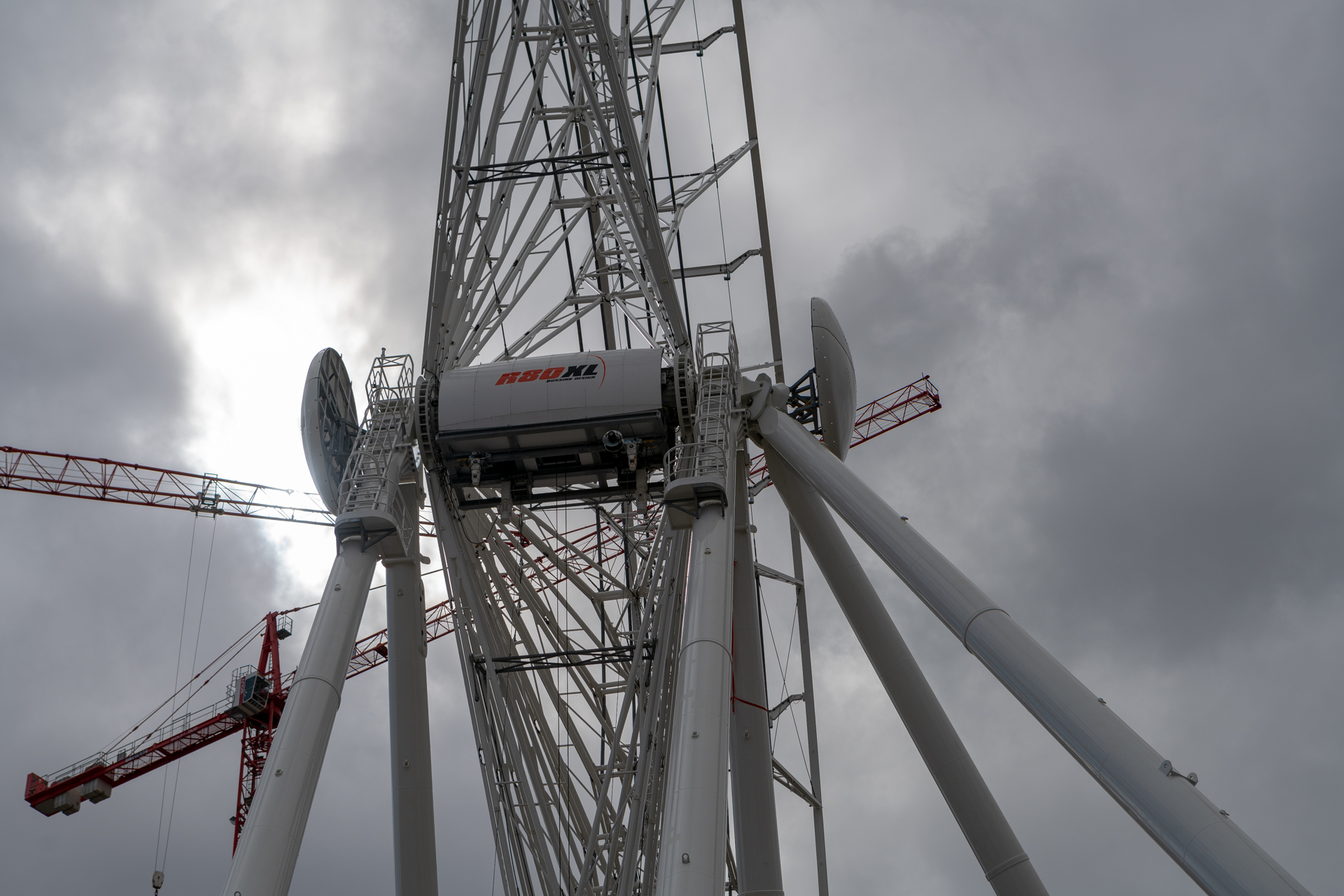 2019-03-18 - Das Riesenrad im Werksviertel-Mitte im Aufbau