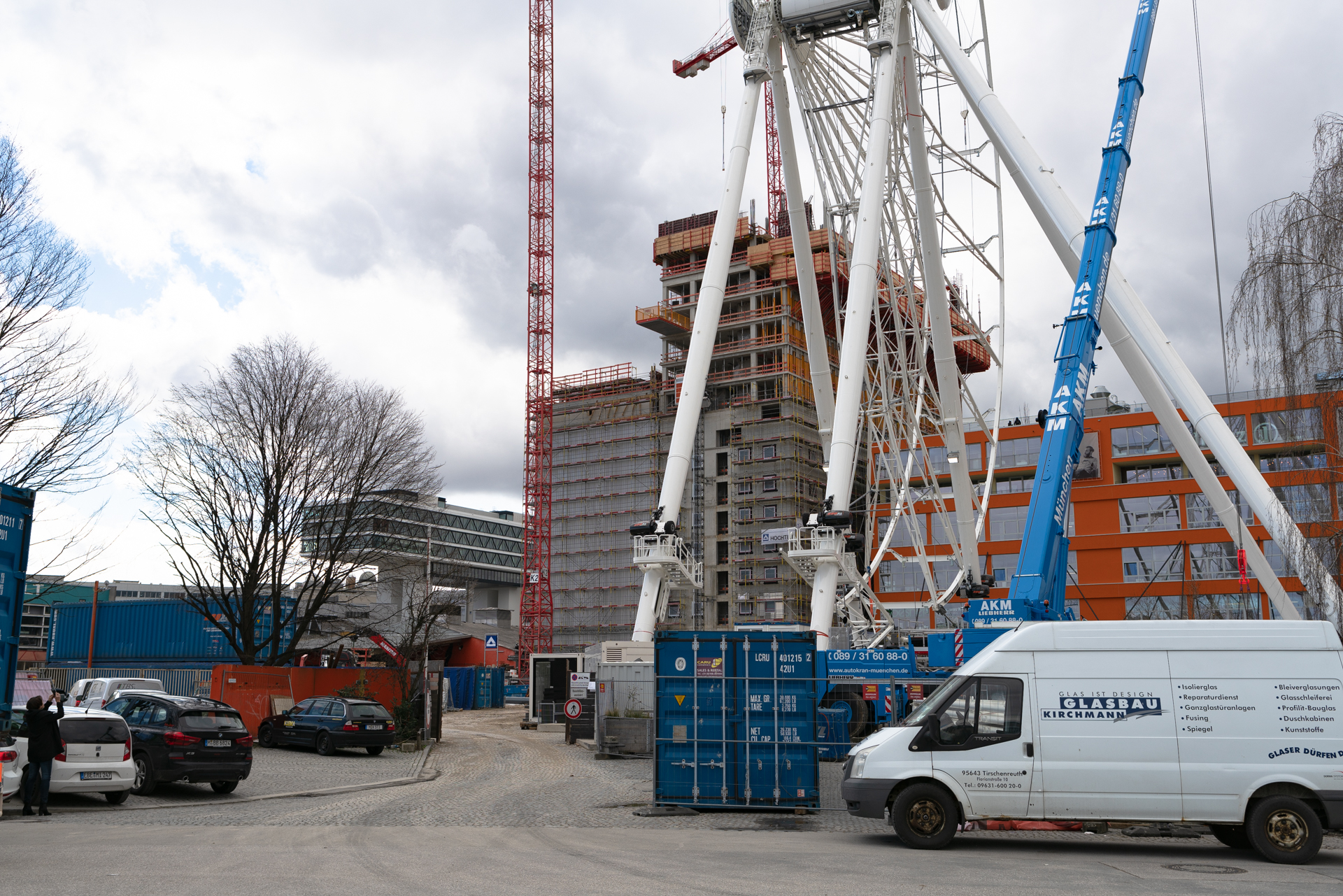 2019-03-18 - Das Riesenrad im Werksviertel-Mitte im Aufbau