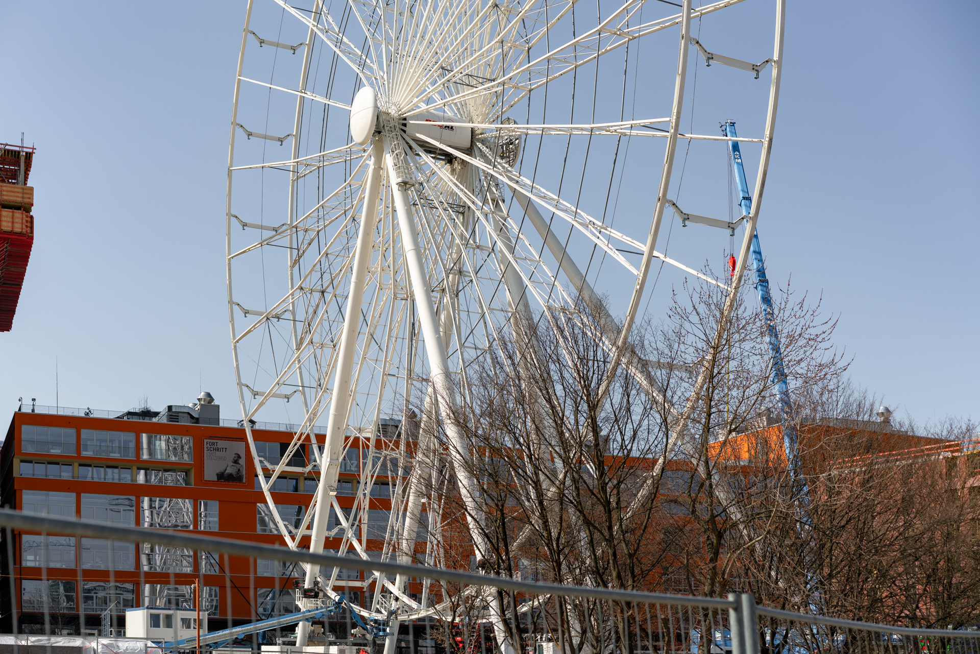 23.03.2019 - Der Kreis des Riesenrades im Werksviertel ist geschlossen