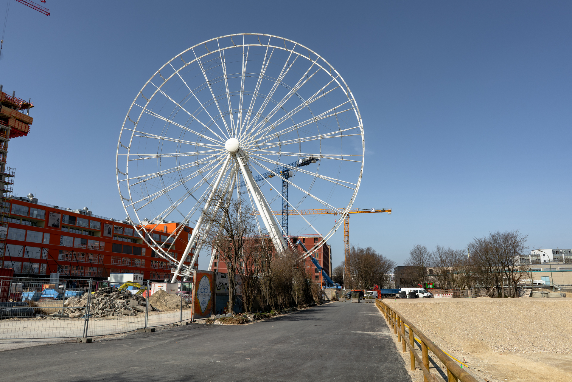 23.03.2019 - Der Kreis des Riesenrades im Werksviertel ist geschlossen