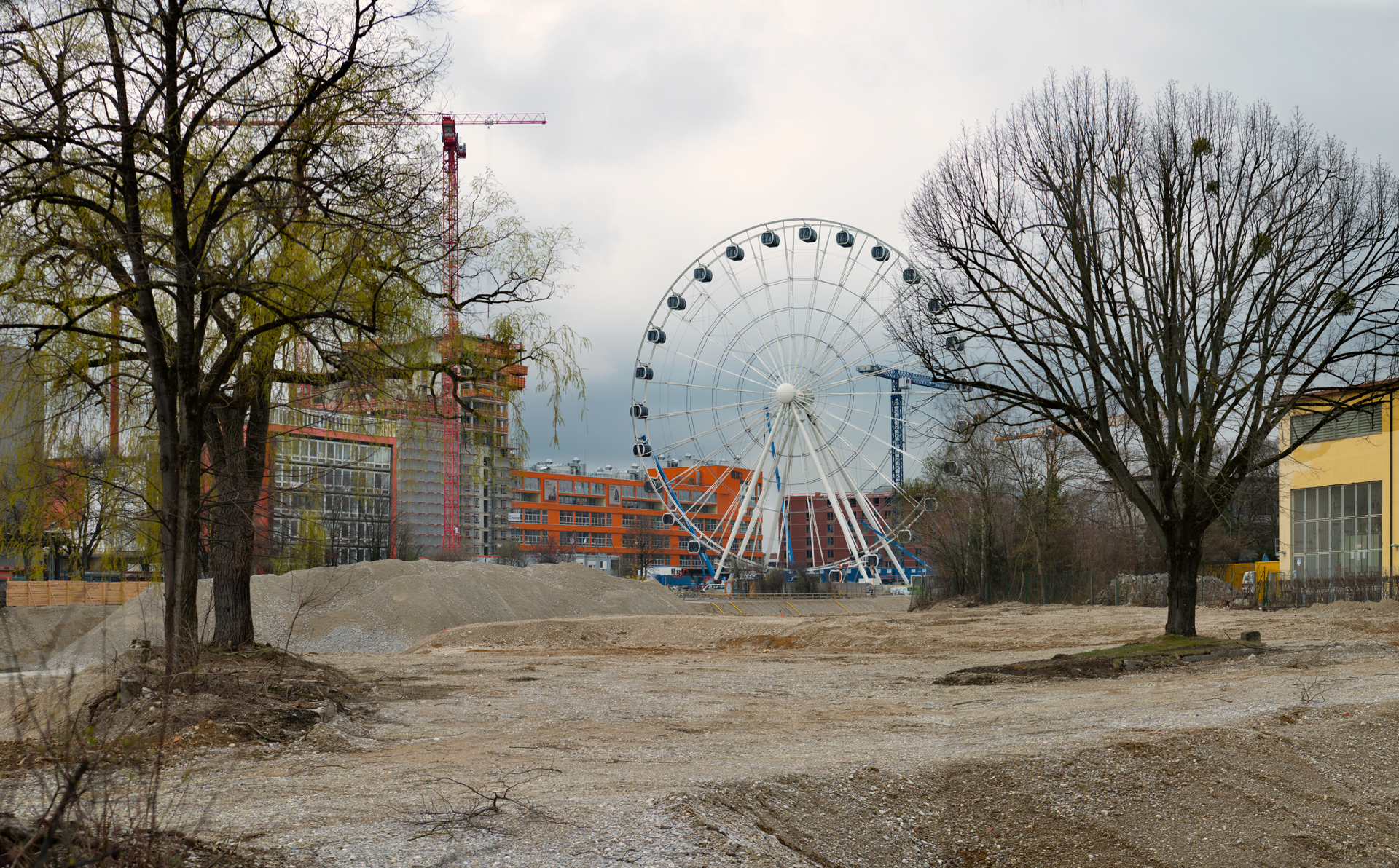 27.03.2019 - Alle Gondeln sind montiert. Auch heute hat es sich gedreht.