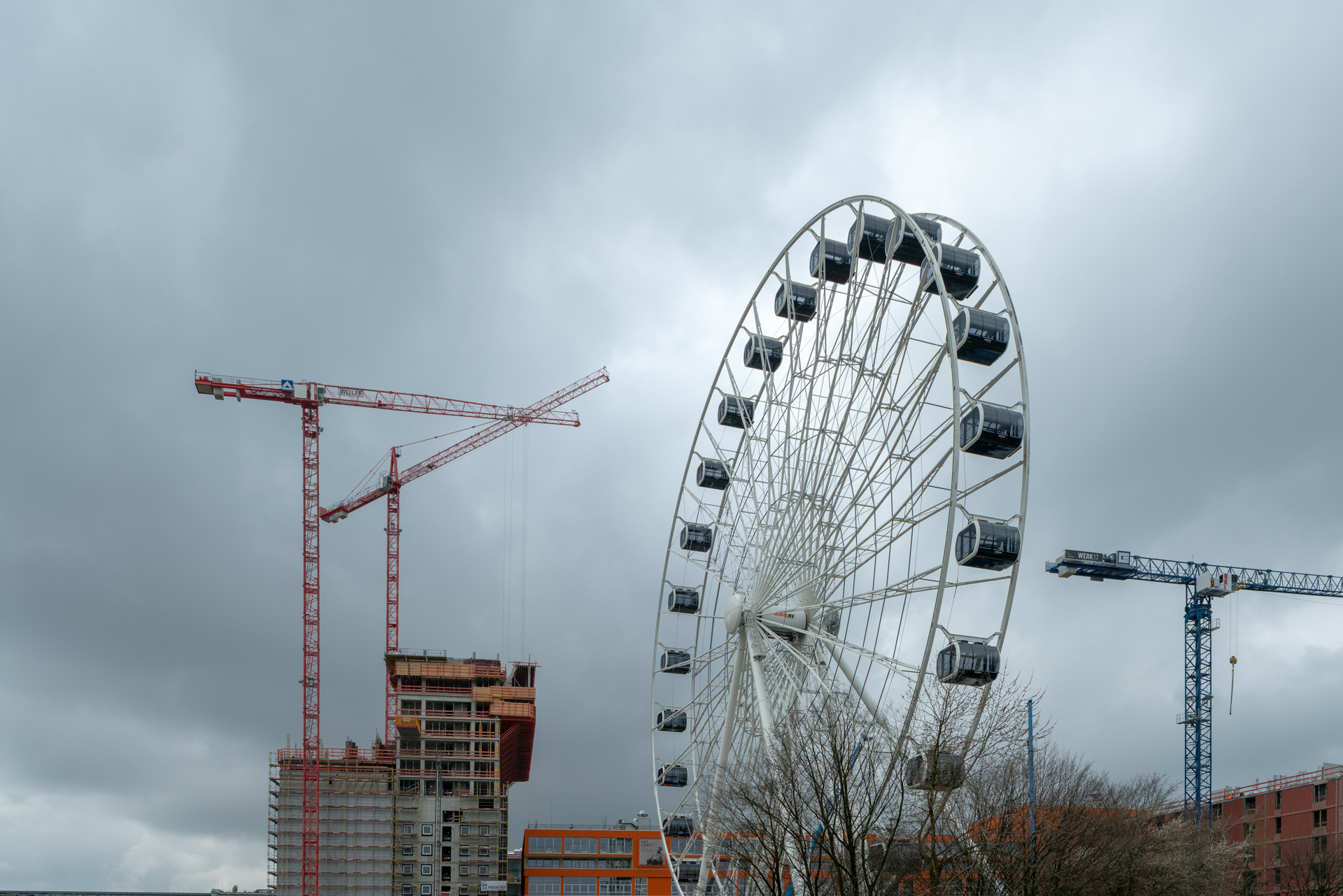 27.03.2019 - Alle Gondeln sind montiert. Auch heute hat es sich gedreht.
