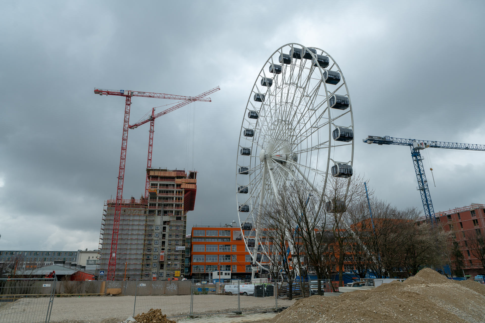 27.03.2019 - Alle Gondeln sind montiert. Auch heute hat es sich gedreht.