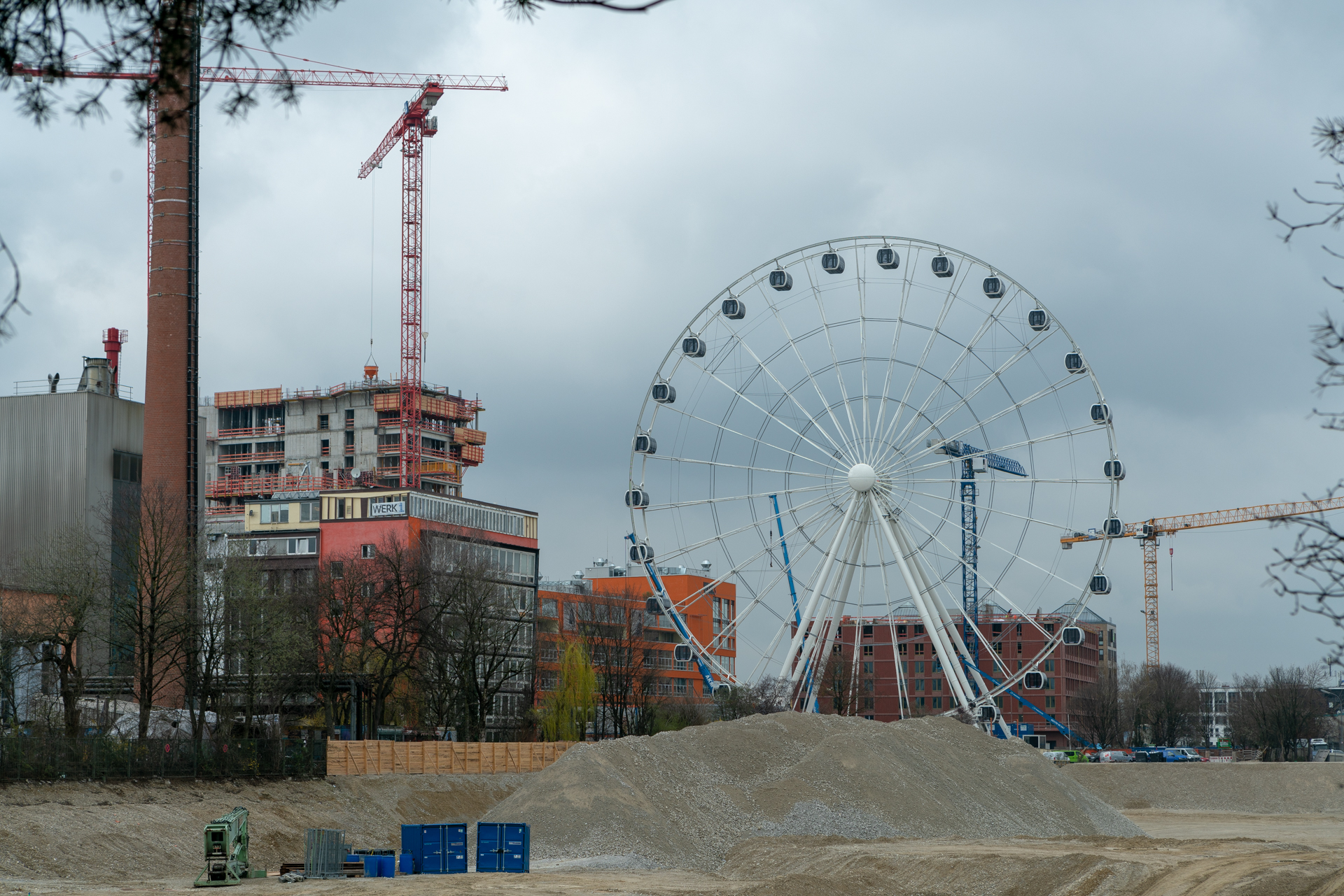 27.03.2019 - Alle Gondeln sind montiert. Auch heute hat es sich gedreht.