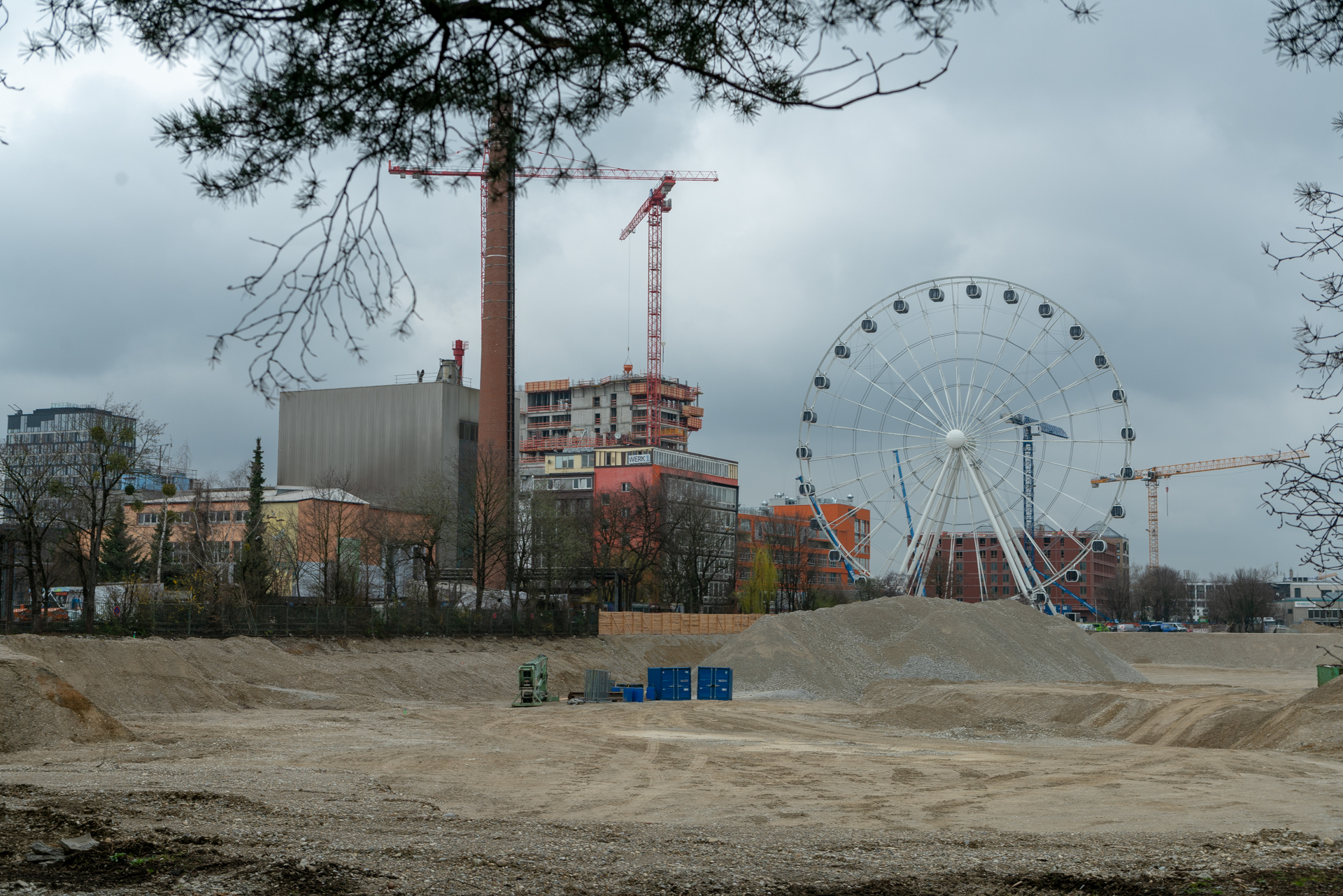 27.03.2019 - Alle Gondeln sind montiert. Auch heute hat es sich gedreht.