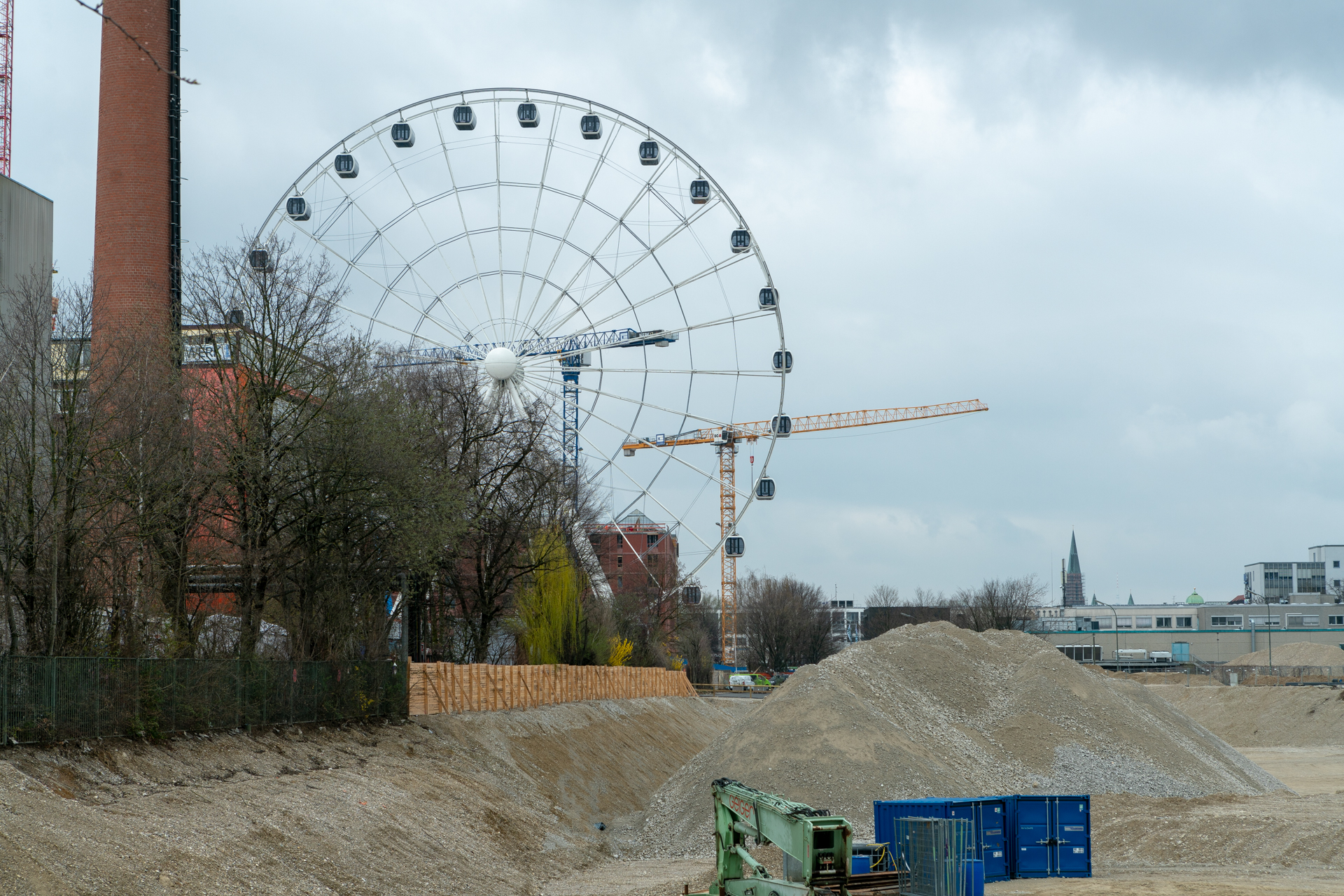 27.03.2019 - Alle Gondeln sind montiert. Auch heute hat es sich gedreht.