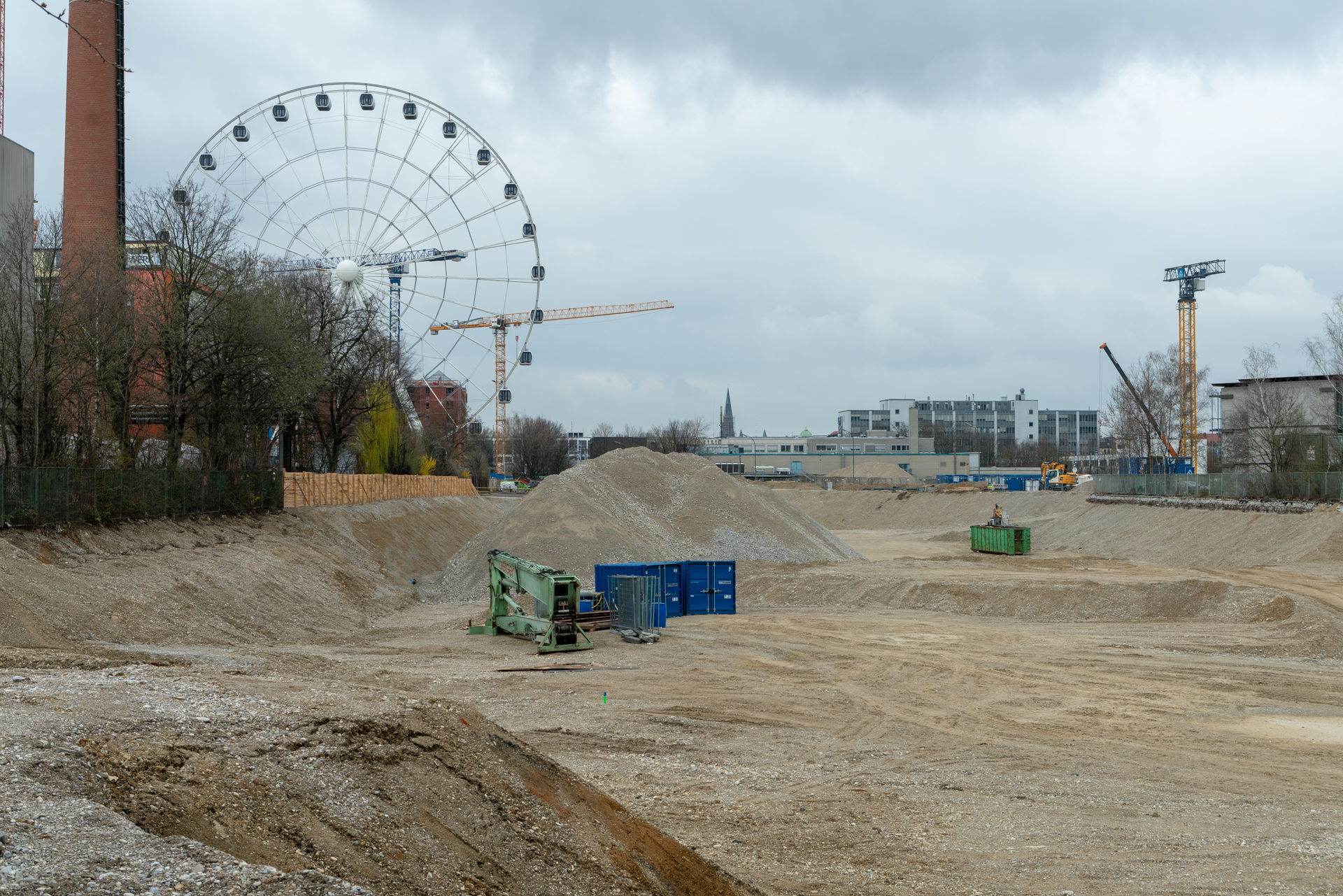 27.03.2019 - Alle Gondeln sind montiert. Auch heute hat es sich gedreht.