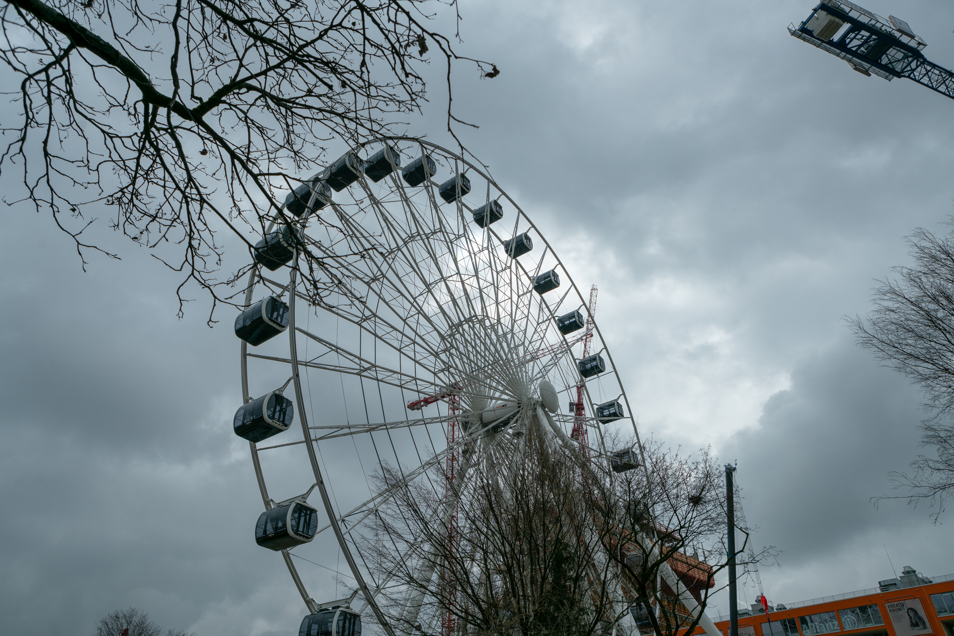 27.03.2019 - Alle Gondeln sind montiert. Auch heute hat es sich gedreht.