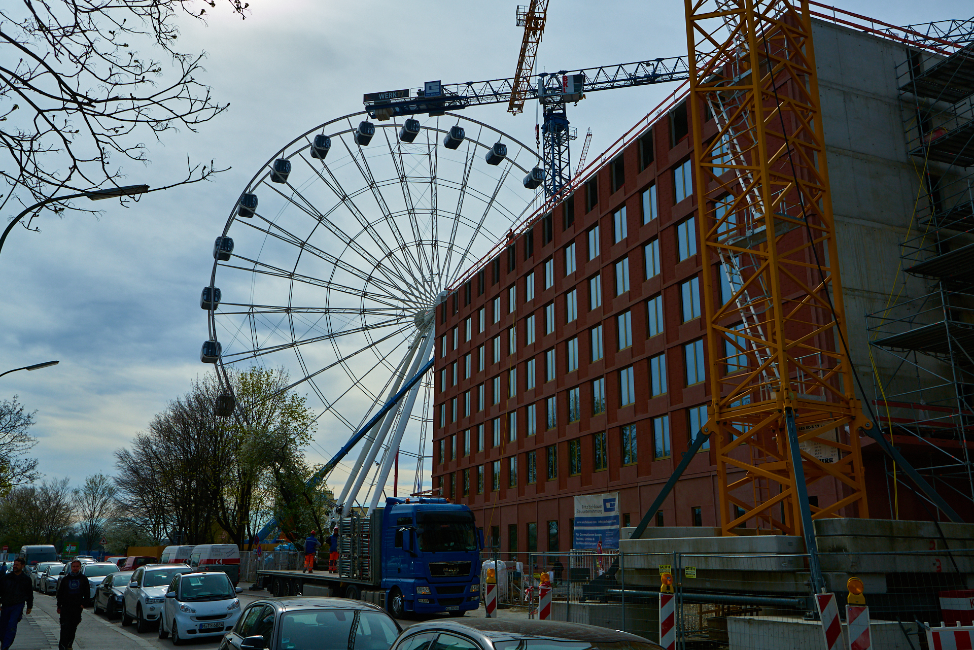 04.04.2019 - WERKSVIERTEL MITTE - Das weltgrößte mobile Riesenrad steht