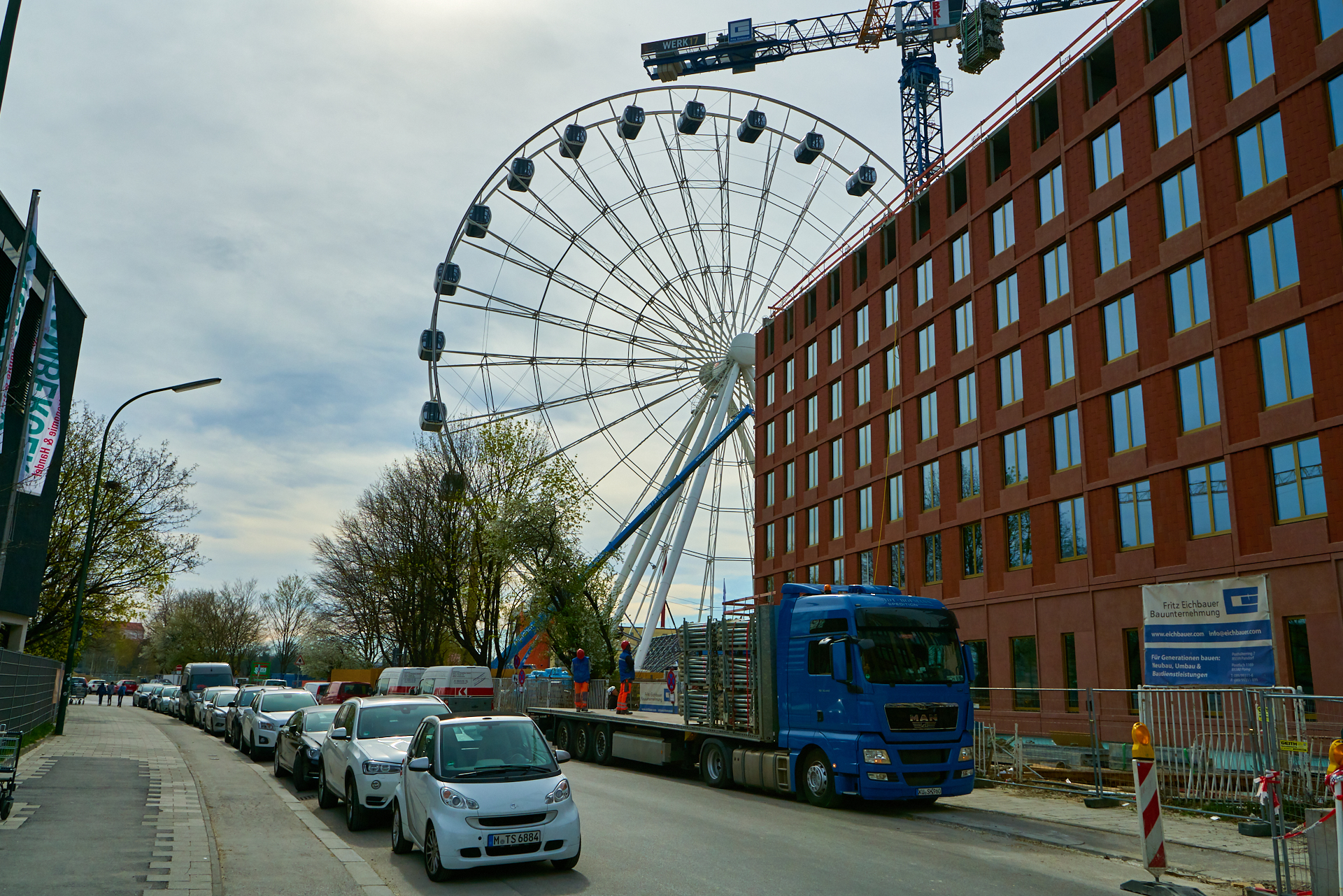 04.04.2019 - WERKSVIERTEL MITTE - Das weltgrößte mobile Riesenrad steht