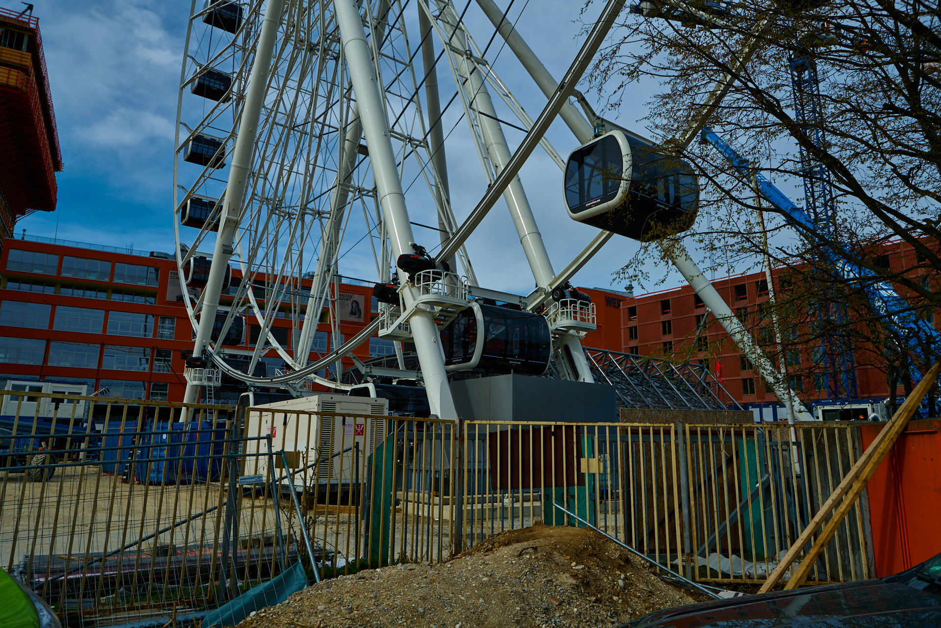 04.04.2019 - WERKSVIERTEL MITTE - Das weltgrößte mobile Riesenrad steht