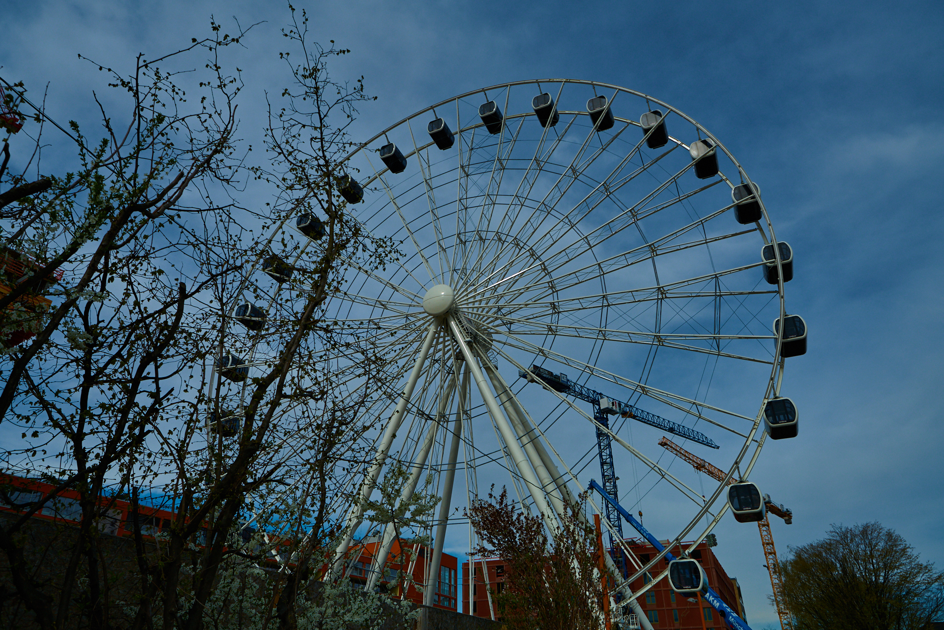 04.04.2019 - WERKSVIERTEL MITTE - Das weltgrößte mobile Riesenrad steht