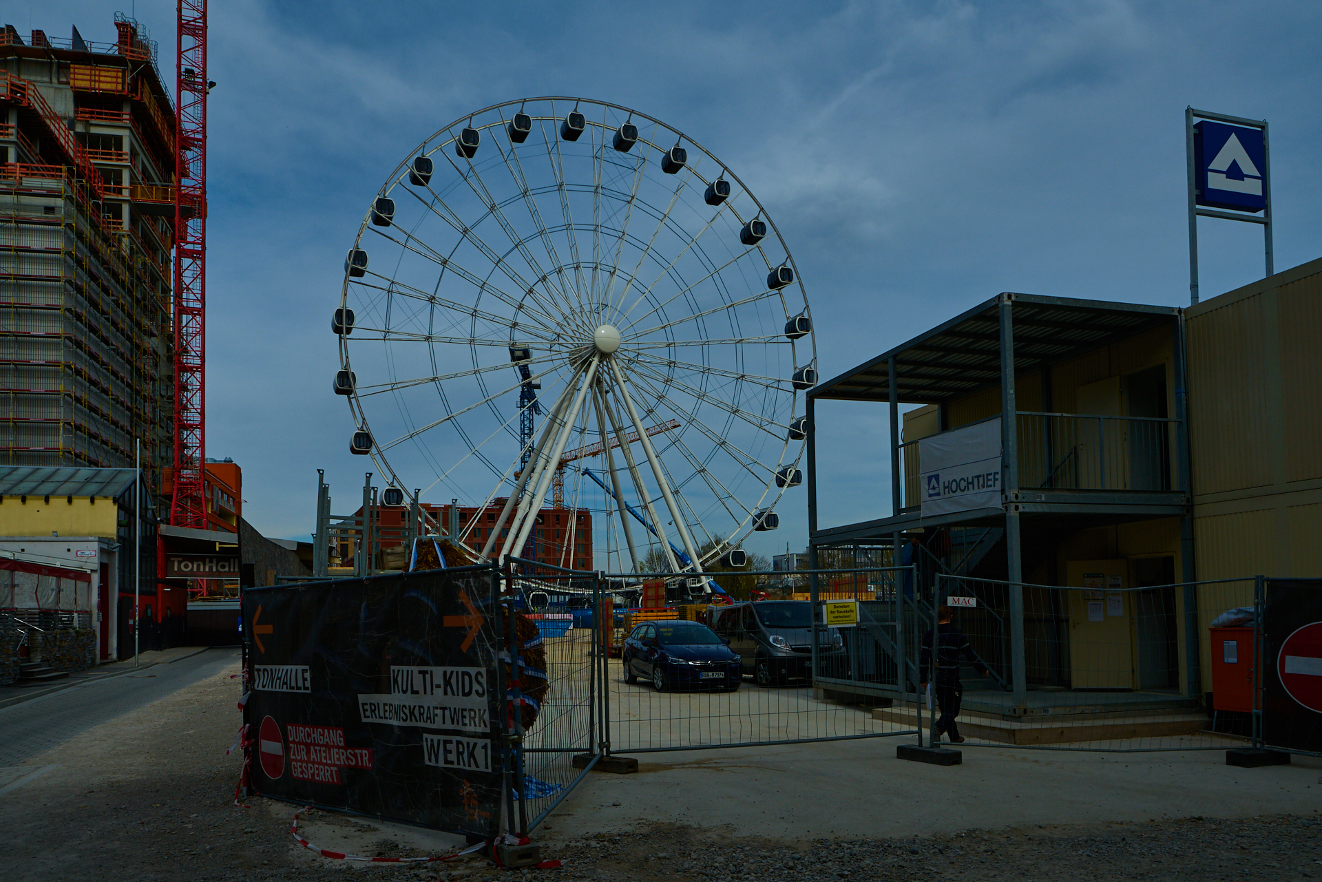04.04.2019 - WERKSVIERTEL MITTE - Das weltgrößte mobile Riesenrad steht