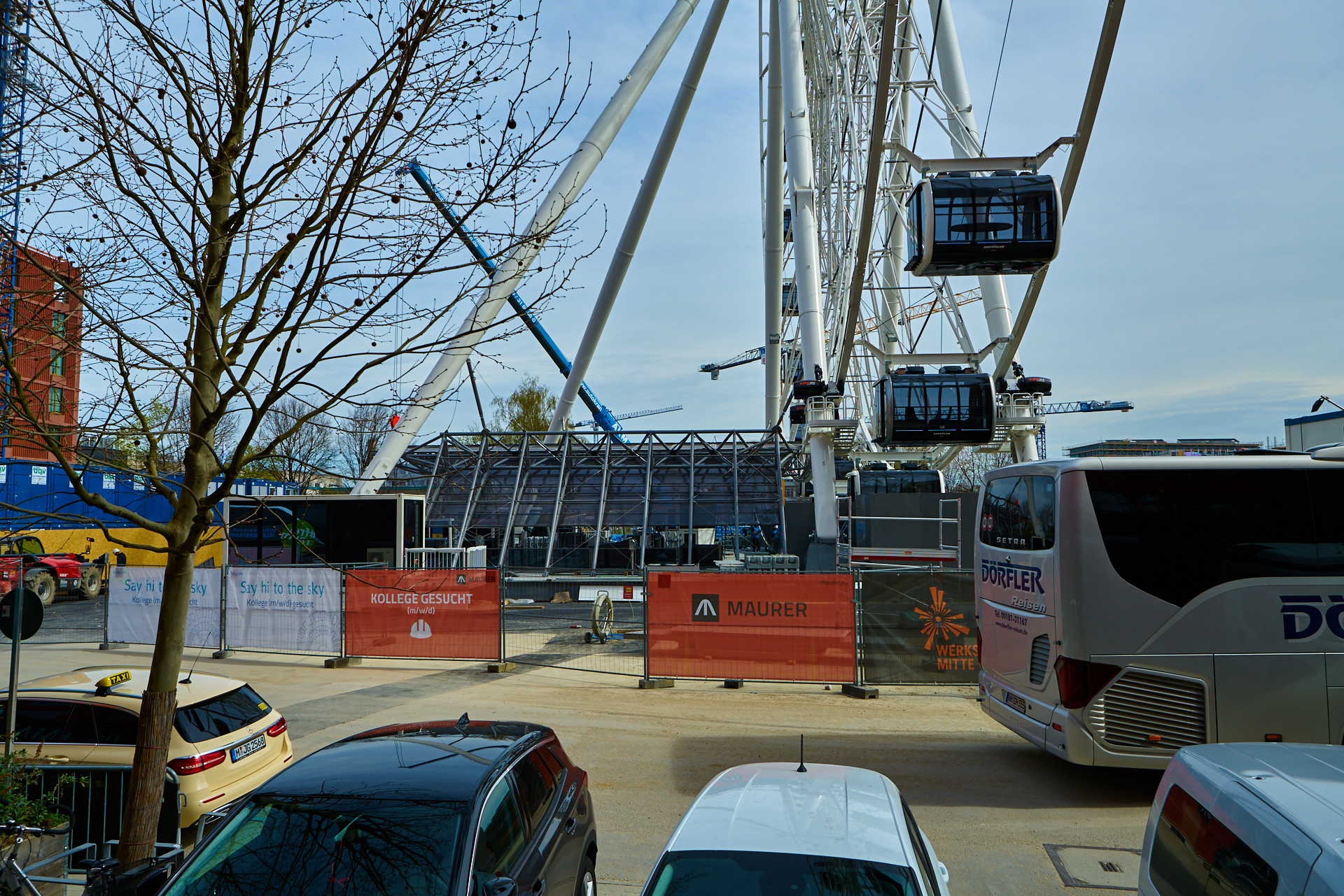 04.04.2019 - WERKSVIERTEL MITTE - Das weltgrößte mobile Riesenrad steht