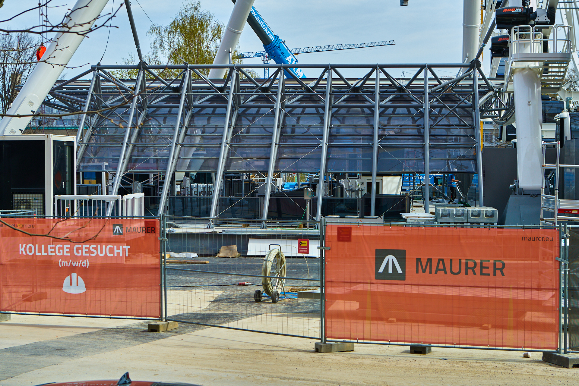 04.04.2019 - WERKSVIERTEL MITTE - Das weltgrößte mobile Riesenrad steht