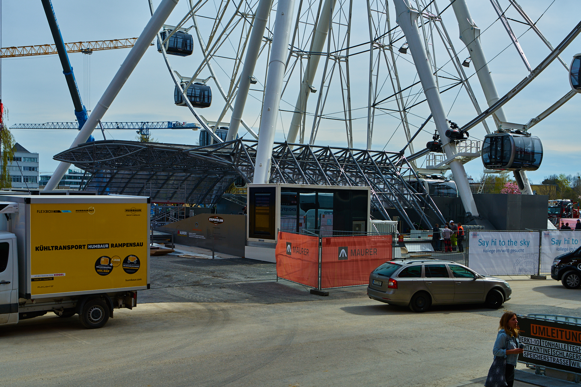 04.04.2019 - WERKSVIERTEL MITTE - Das weltgrößte mobile Riesenrad steht