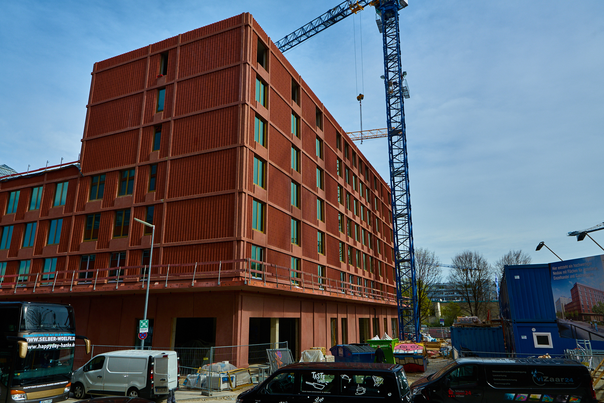 04.04.2019 - WERKSVIERTEL MITTE - Das weltgrößte mobile Riesenrad steht