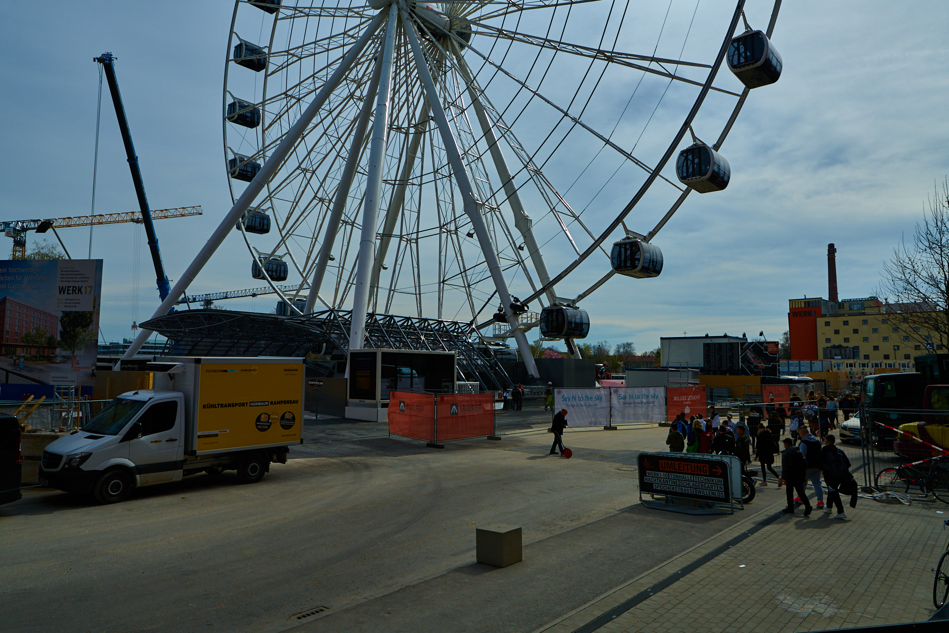 04.04.2019 - WERKSVIERTEL MITTE - Das weltgrößte mobile Riesenrad steht