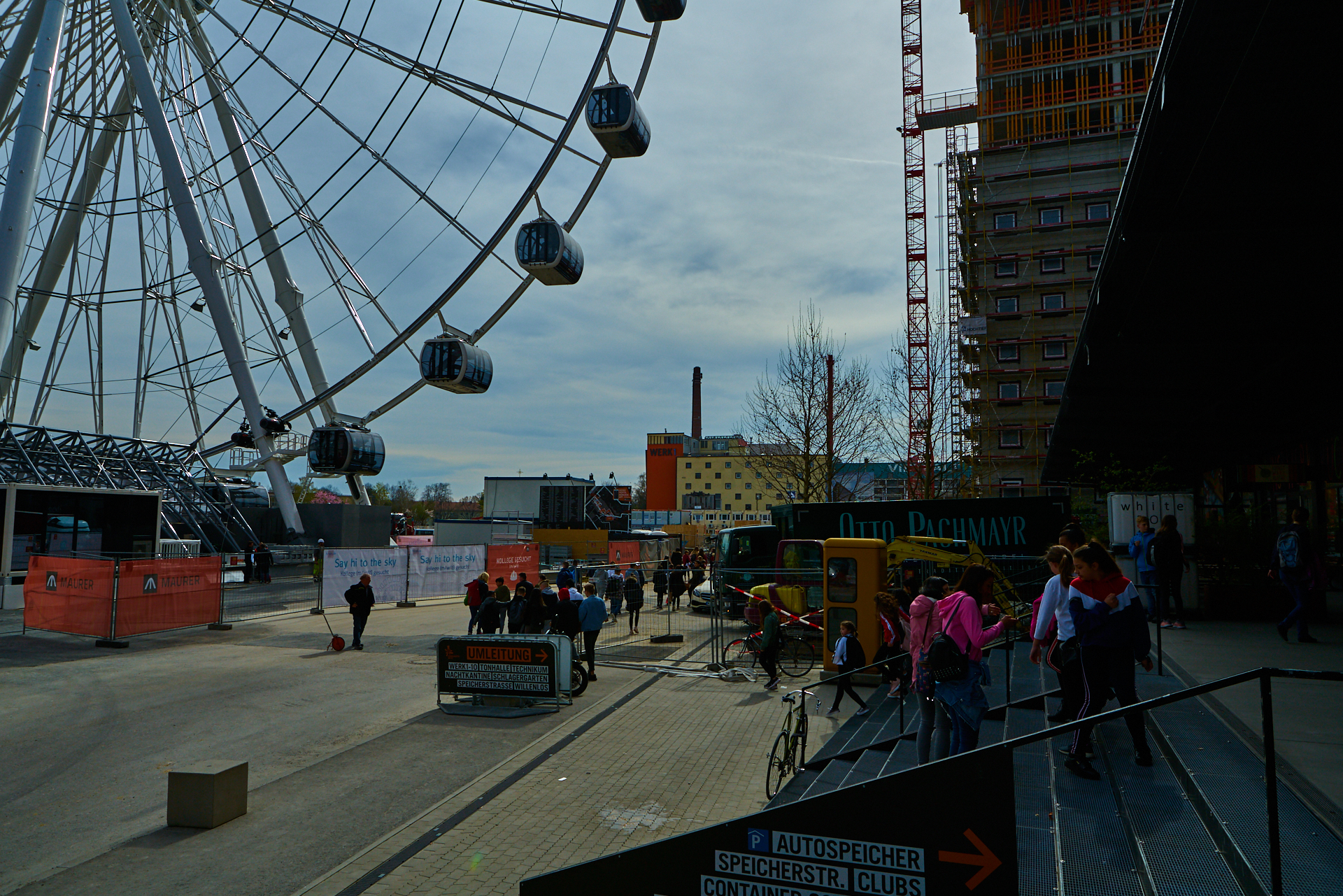 04.04.2019 - WERKSVIERTEL MITTE - Das weltgrößte mobile Riesenrad steht