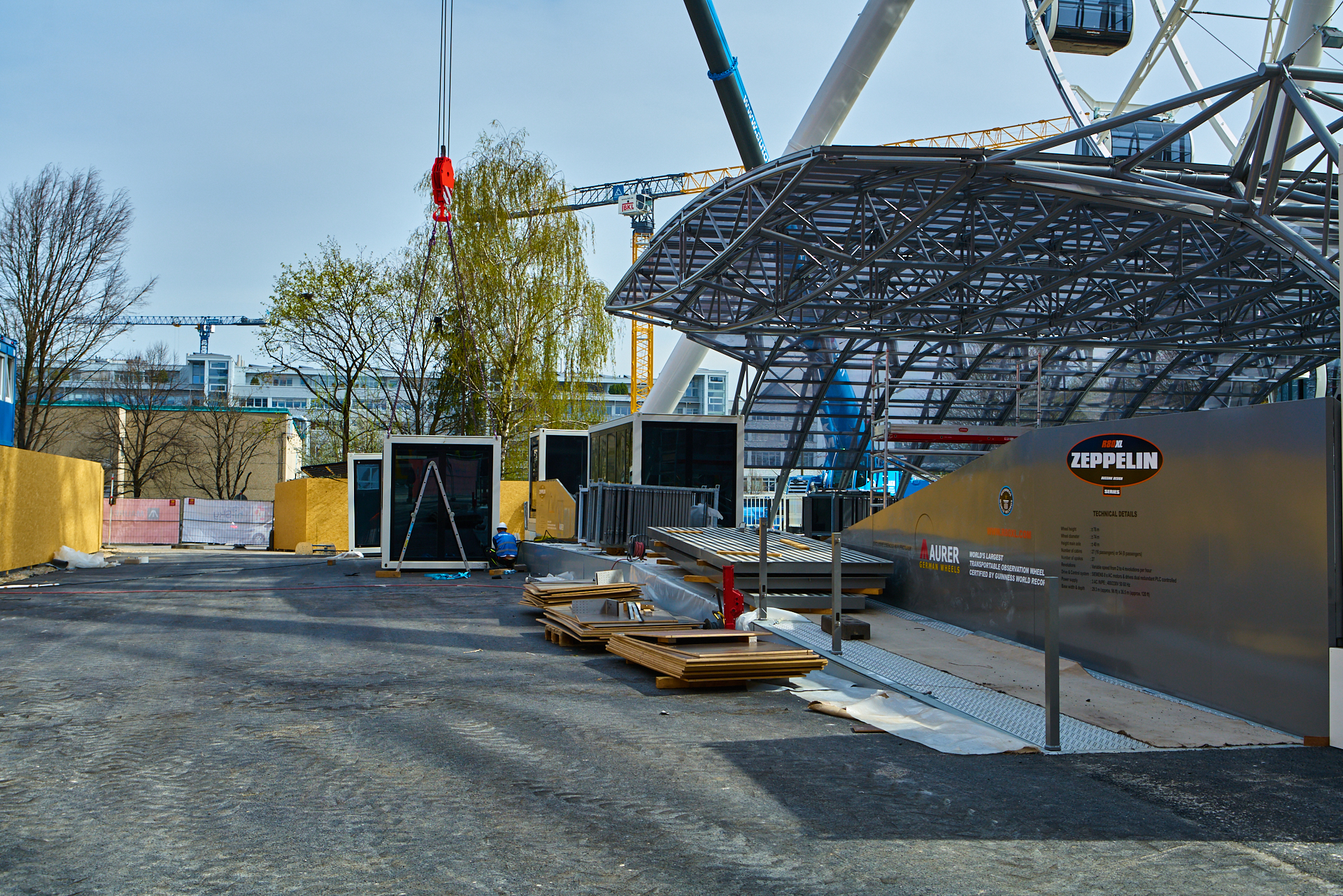 04.04.2019 - WERKSVIERTEL MITTE - Das weltgrößte mobile Riesenrad steht