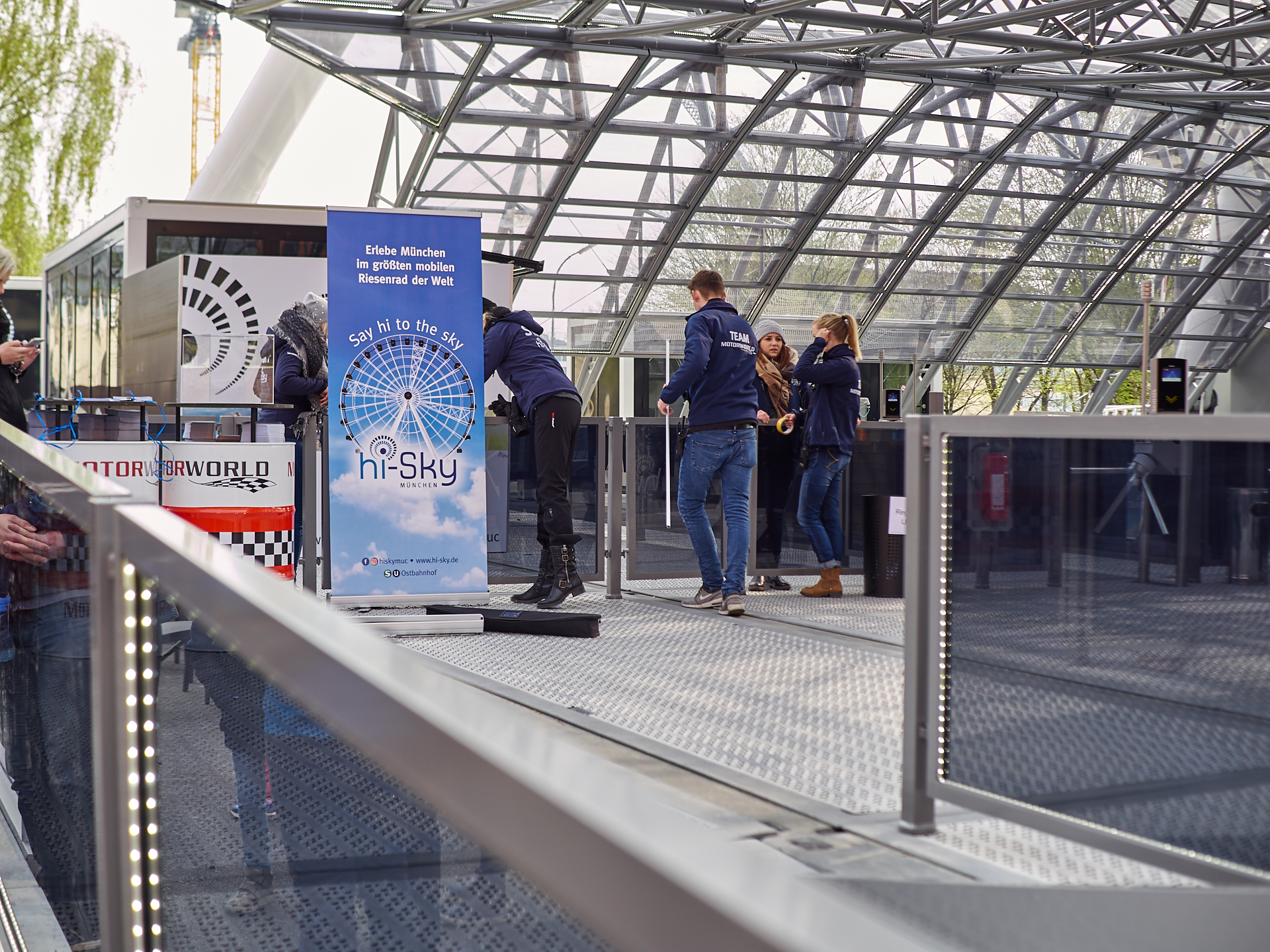 14.04.2019 - Jungfernfahrt des weltgrößten transportablen Riesenrades im Werksviertel