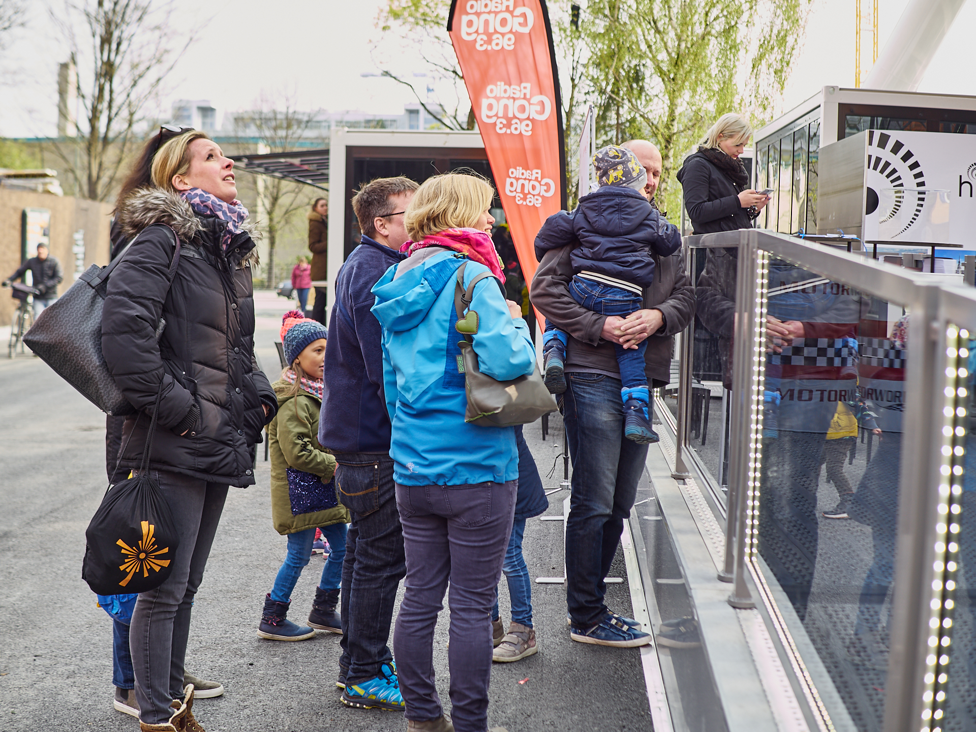 14.04.2019 - Jungfernfahrt des weltgrößten transportablen Riesenrades im Werksviertel