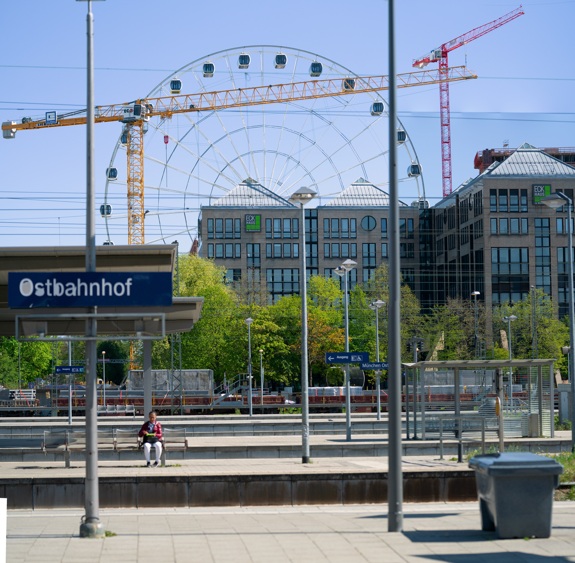 21.04.2019 - Das Riesenrad im Werksviertel Mitte vom Ostbahnhof aus gesehen.