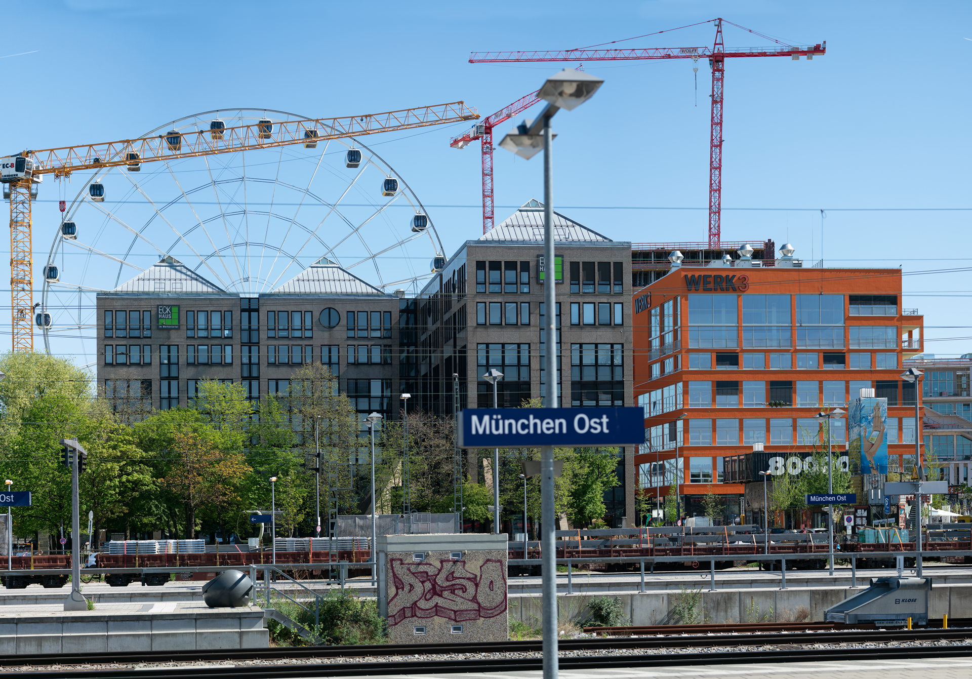21.04.2019 - Das Riesenrad im Werksviertel Mitte vom Ostbahnhof aus gesehen.