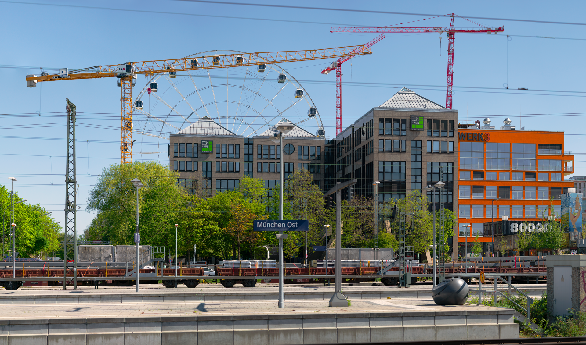 21.04.2019 - Das Riesenrad im Werksviertel Mitte vom Ostbahnhof aus gesehen.