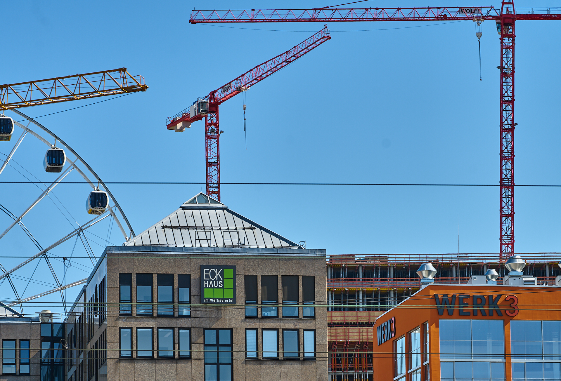 22.04.2019 - Das ECK HAUS und Riesenrad vom Ostbahnhof aus fotografiert