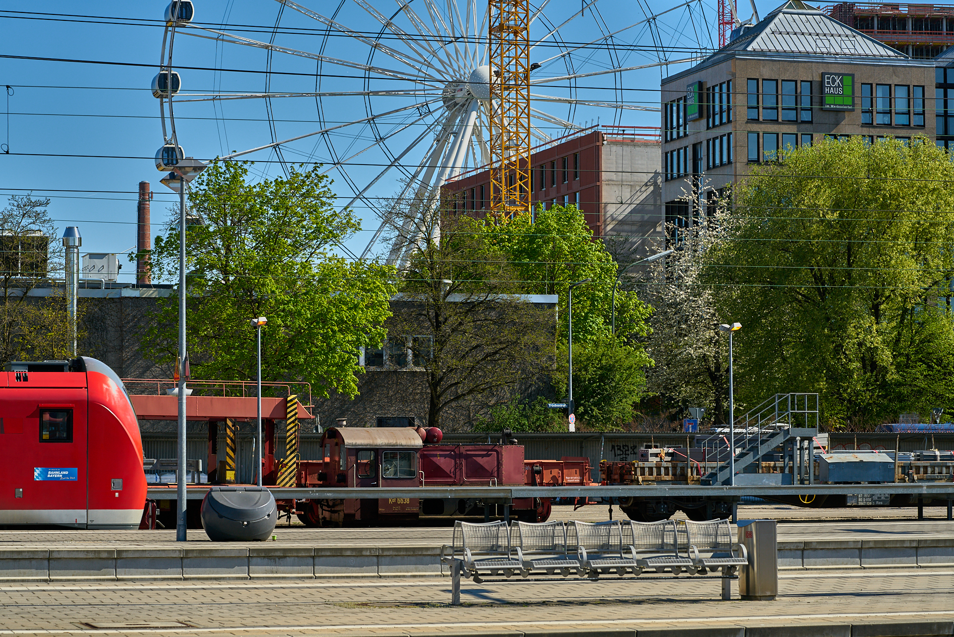 22.04.2019 - Das ECK HAUS und Riesenrad vom Ostbahnhof aus fotografiert